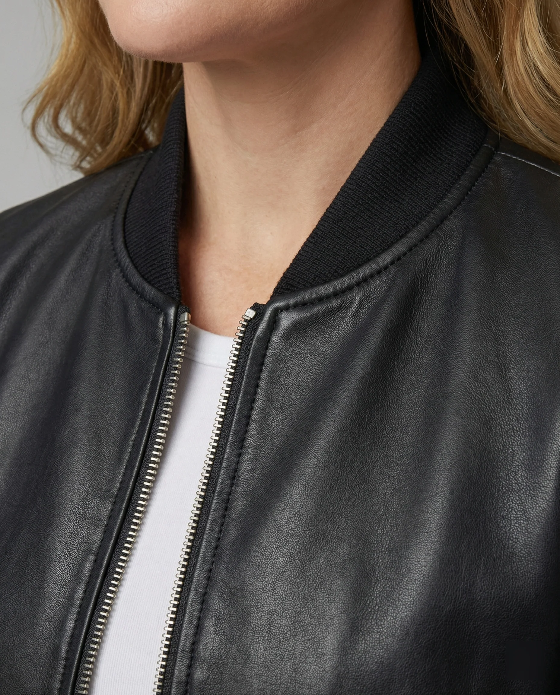 Leichte Steppjacke Damen aus hochwertigem Kunstleder - Image 4