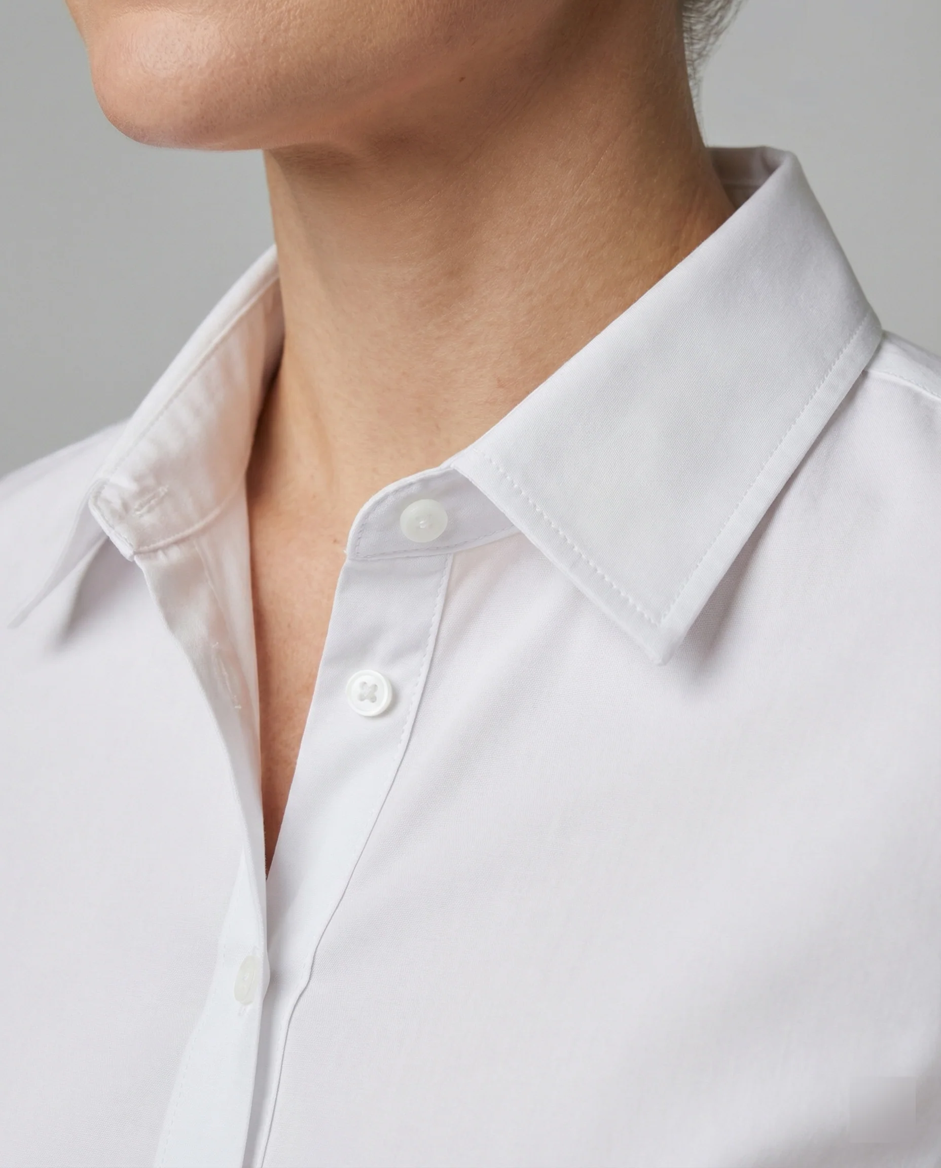 Hemdbluse Damen figurbetont mit Knopfdetails - Image 4