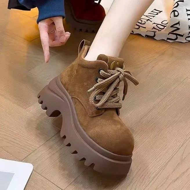 Damen Chunky Boots mit hohem Profil und robustem Schnürverschluss Heidi Mode - Image 2
