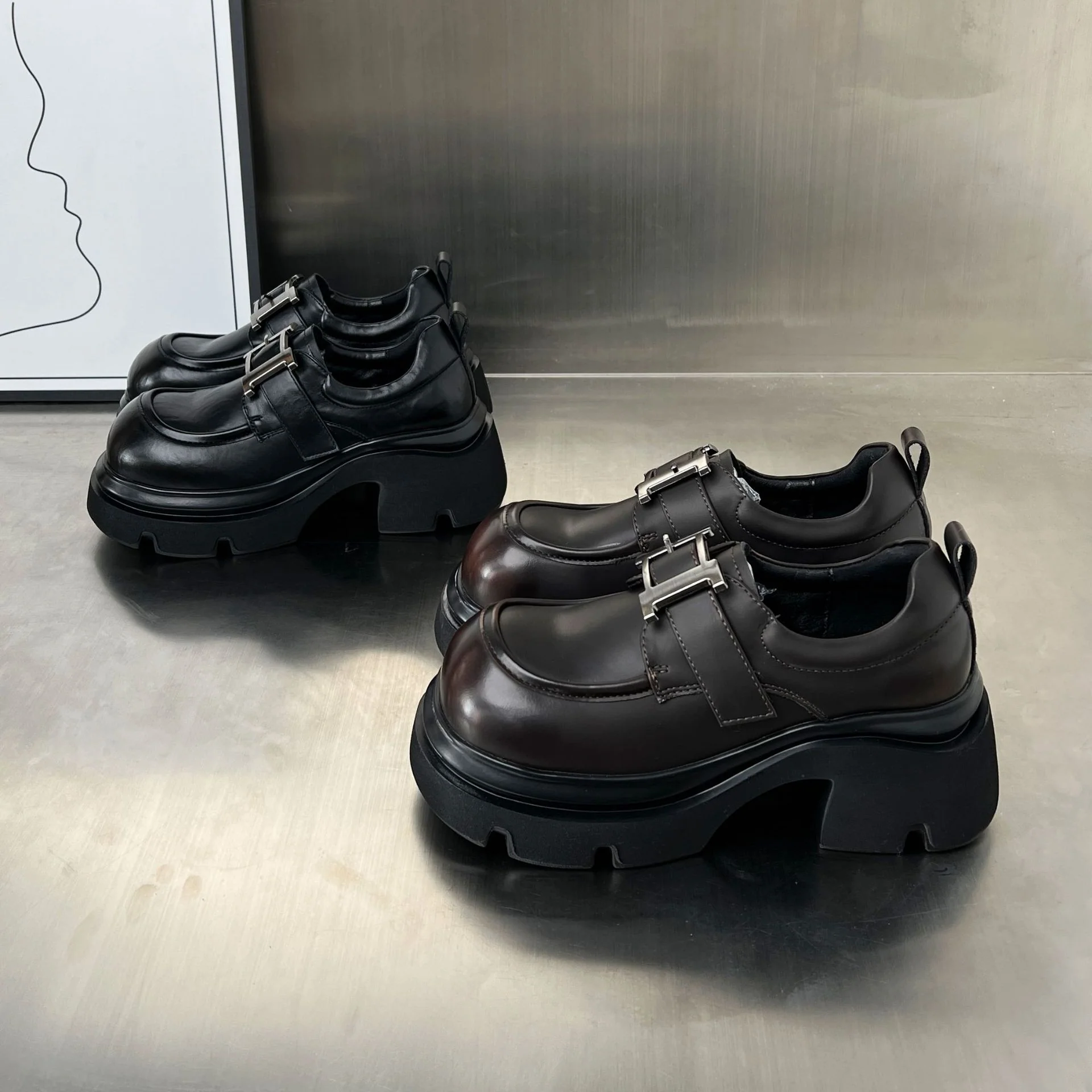 Damen Chunky Clogs mit modischer Schnallenverzierung und rutschfester Sohle Heidi Mode - Image 3