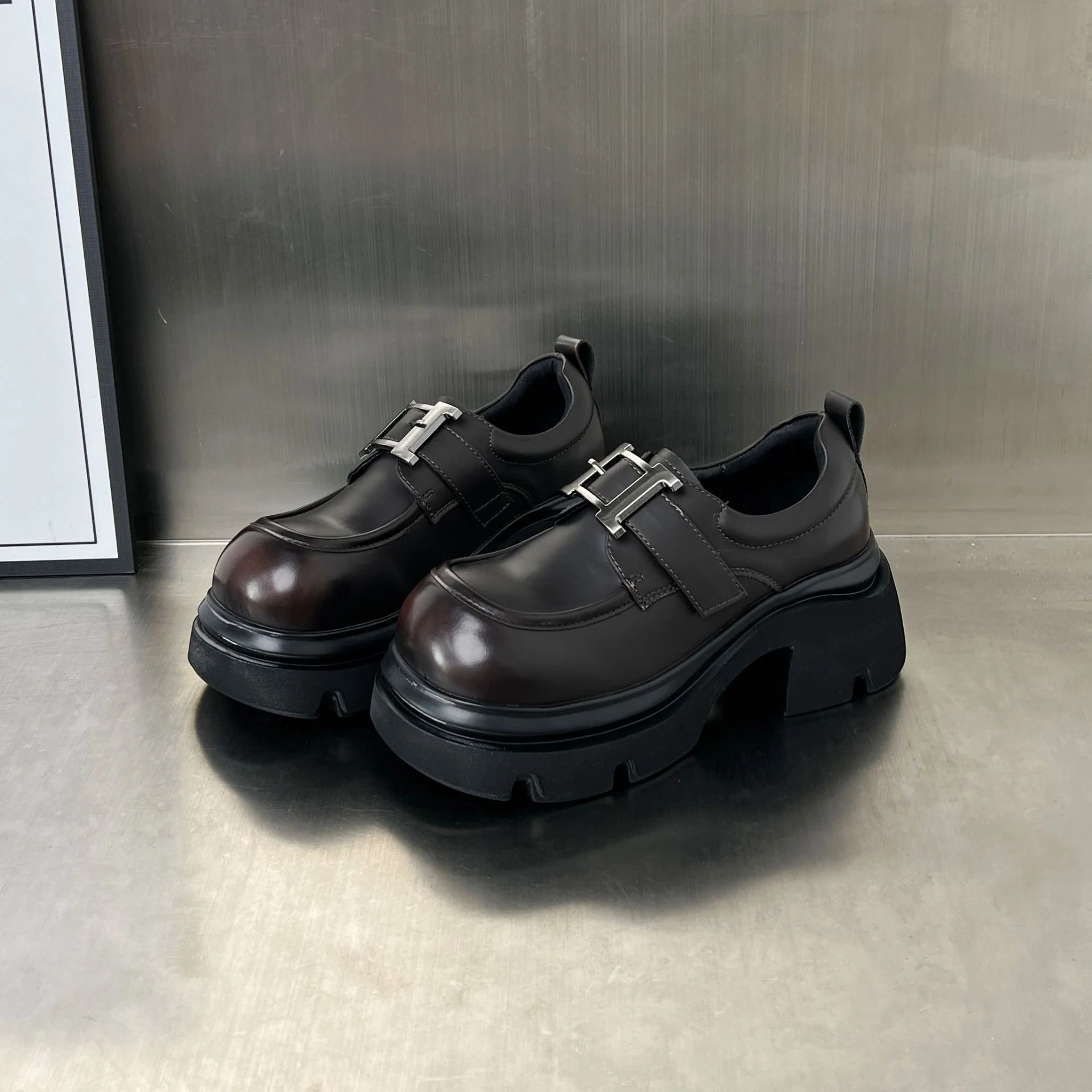 Damen Chunky Clogs mit modischer Schnallenverzierung und rutschfester Sohle Heidi Mode - Image 6