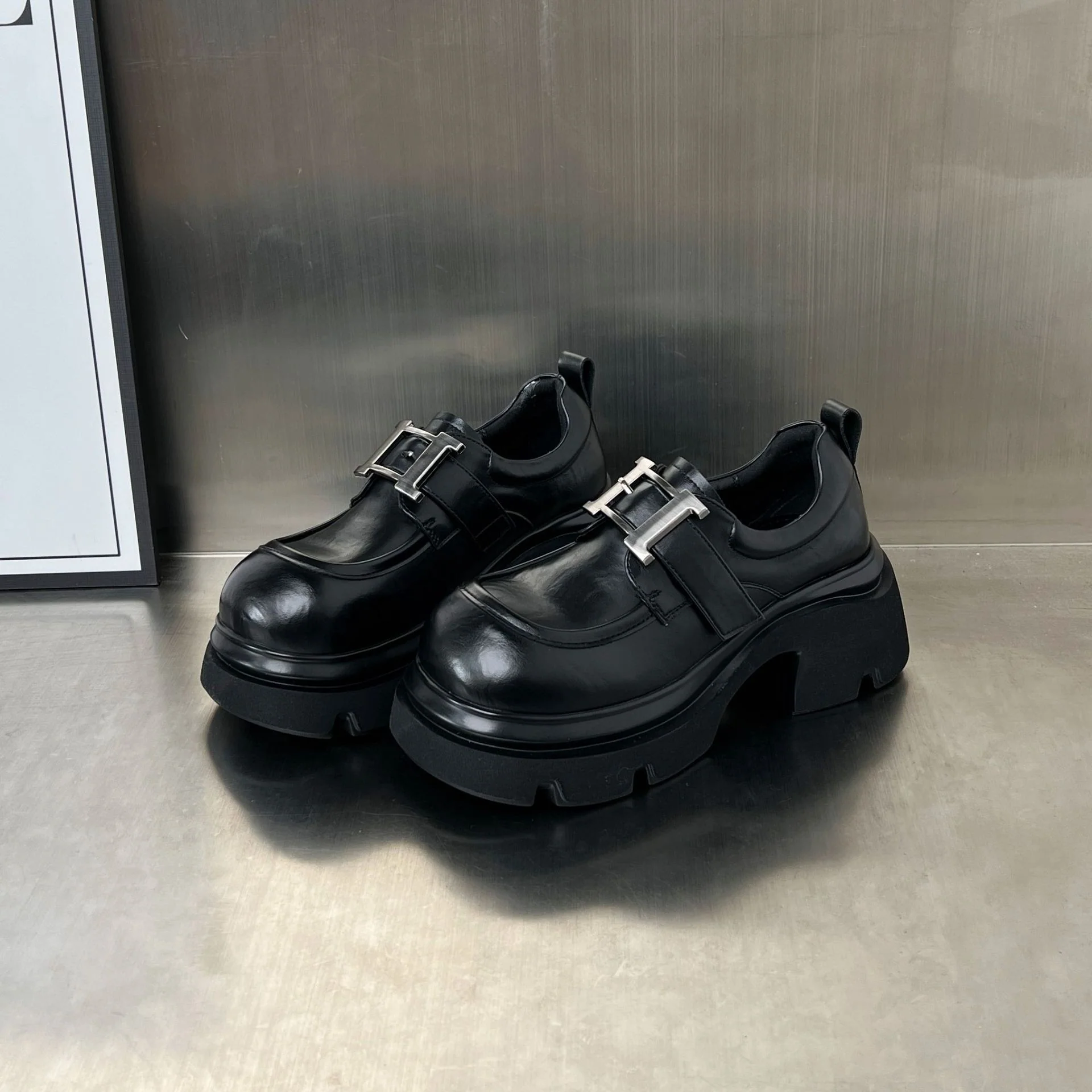 Damen Chunky Clogs mit modischer Schnallenverzierung und rutschfester Sohle Heidi Mode - Image 7