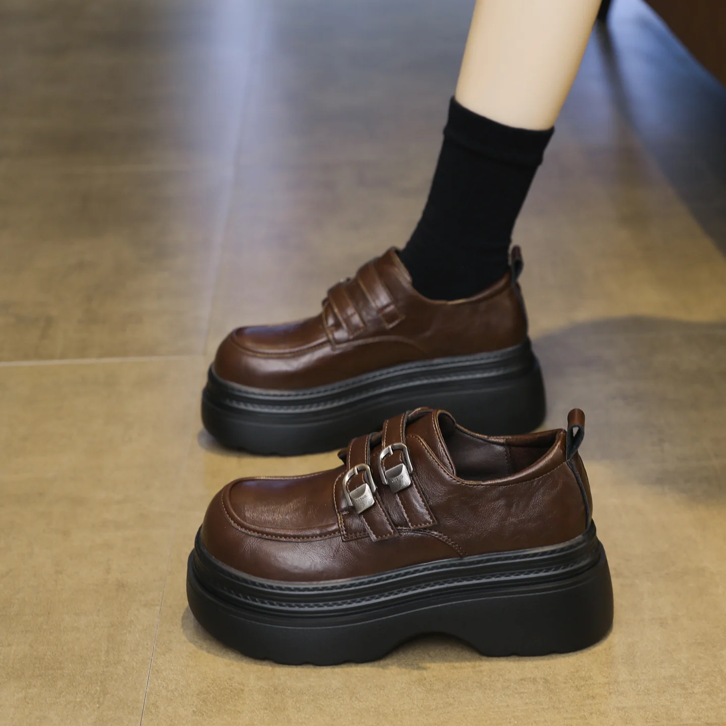 Damen Chunky Schnürschuhe mit modischem Riemen und hoher Sohle Heidi Mode - Image 2