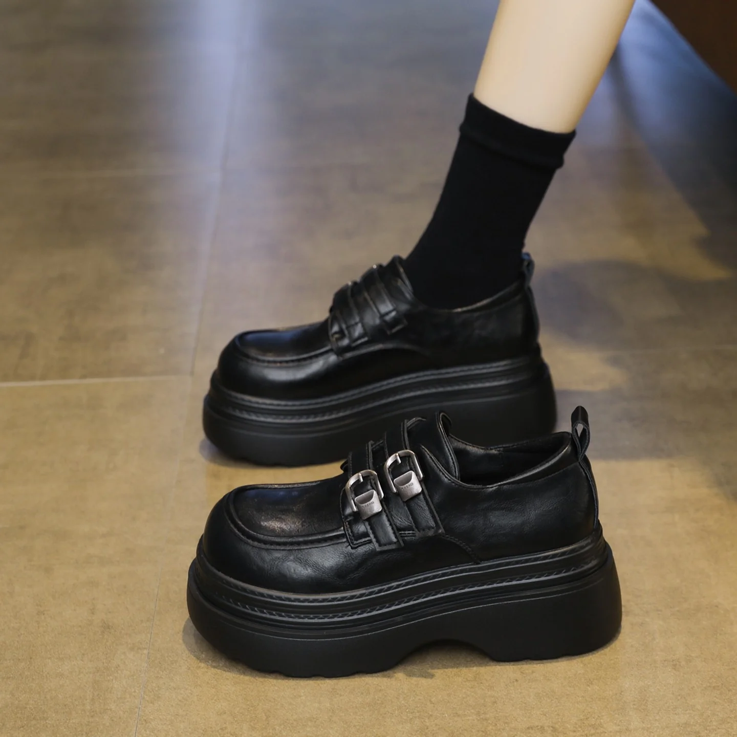 Damen Chunky Schnürschuhe mit modischem Riemen und hoher Sohle Heidi Mode - Image 7