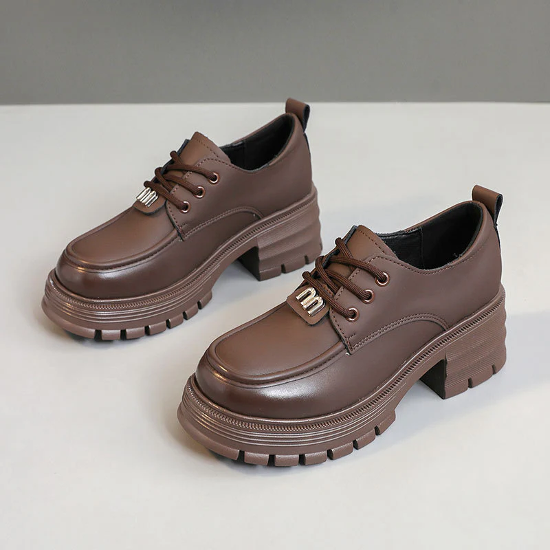 Damen Chunky Schuhe mit dämpfendem Absatz und modischen Akzenten Heidi Mode - Image 4