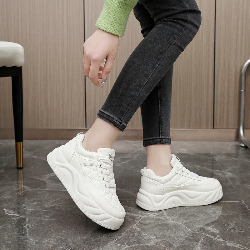Damen Chunky Sneaker mit gepolstertem Fußbett und modischem Design Heidi Mode - Image 4