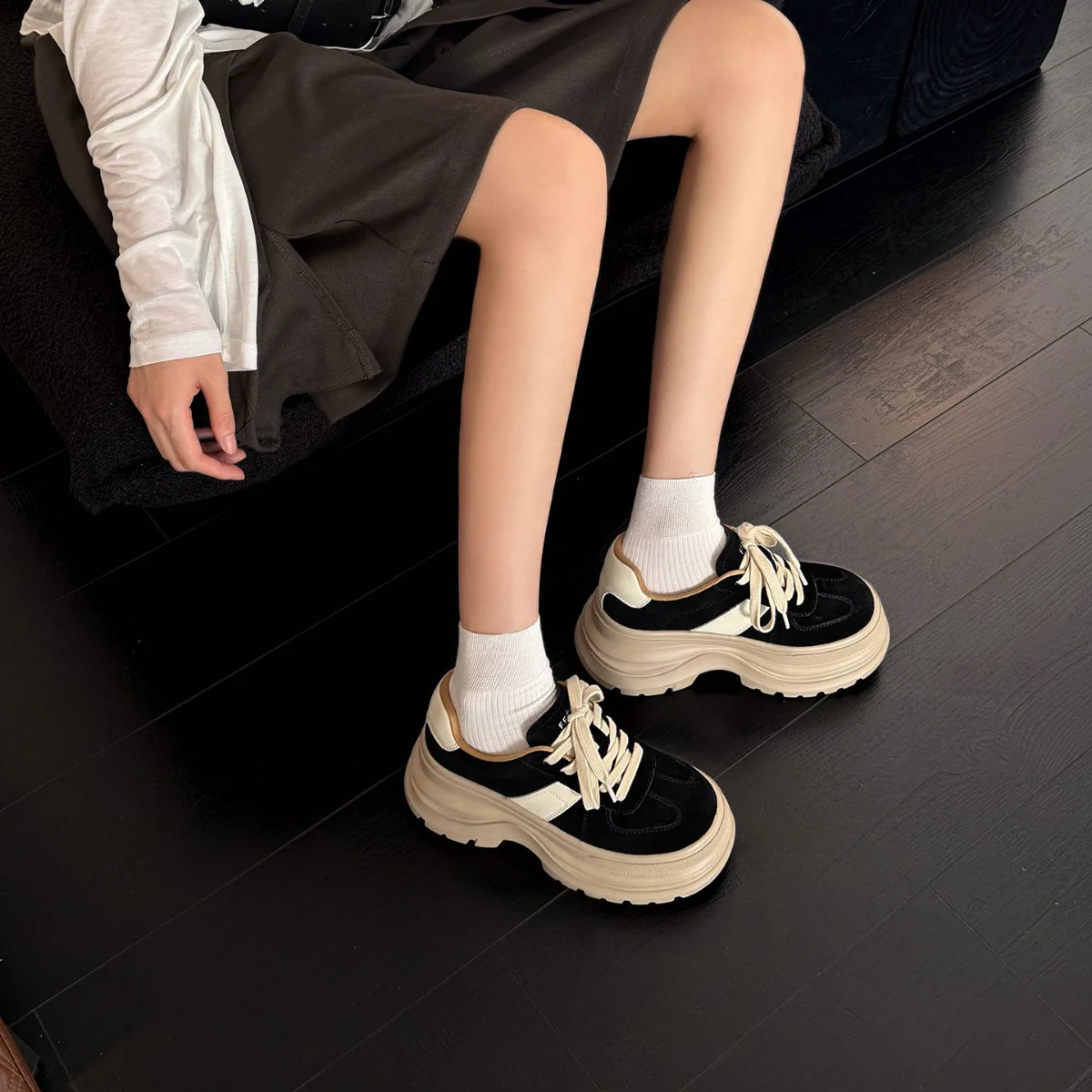 Damen Chunky Sneaker mit hochwertigem Wildleder-Obermaterial und rutschfester Sohle Heidi Mode - Image 4