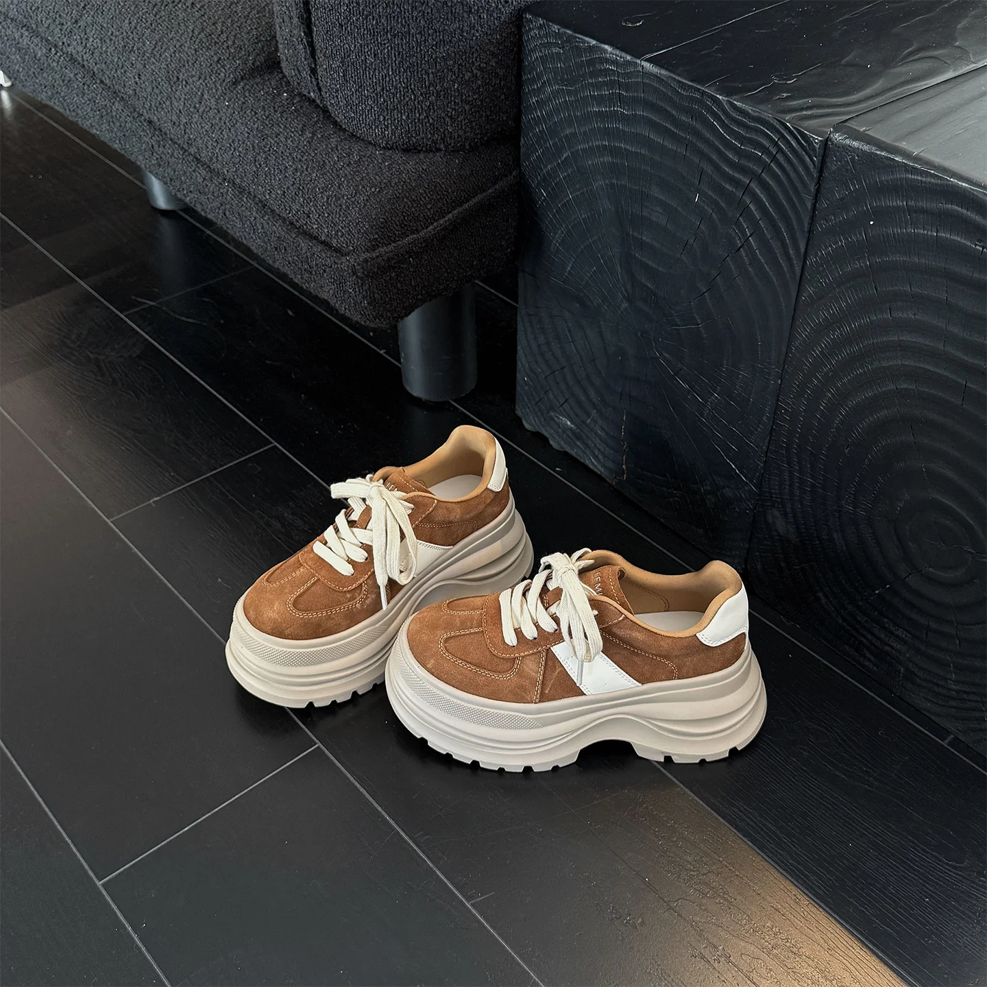Damen Chunky Sneaker mit hochwertigem Wildleder-Obermaterial und rutschfester Sohle Heidi Mode - Image 7