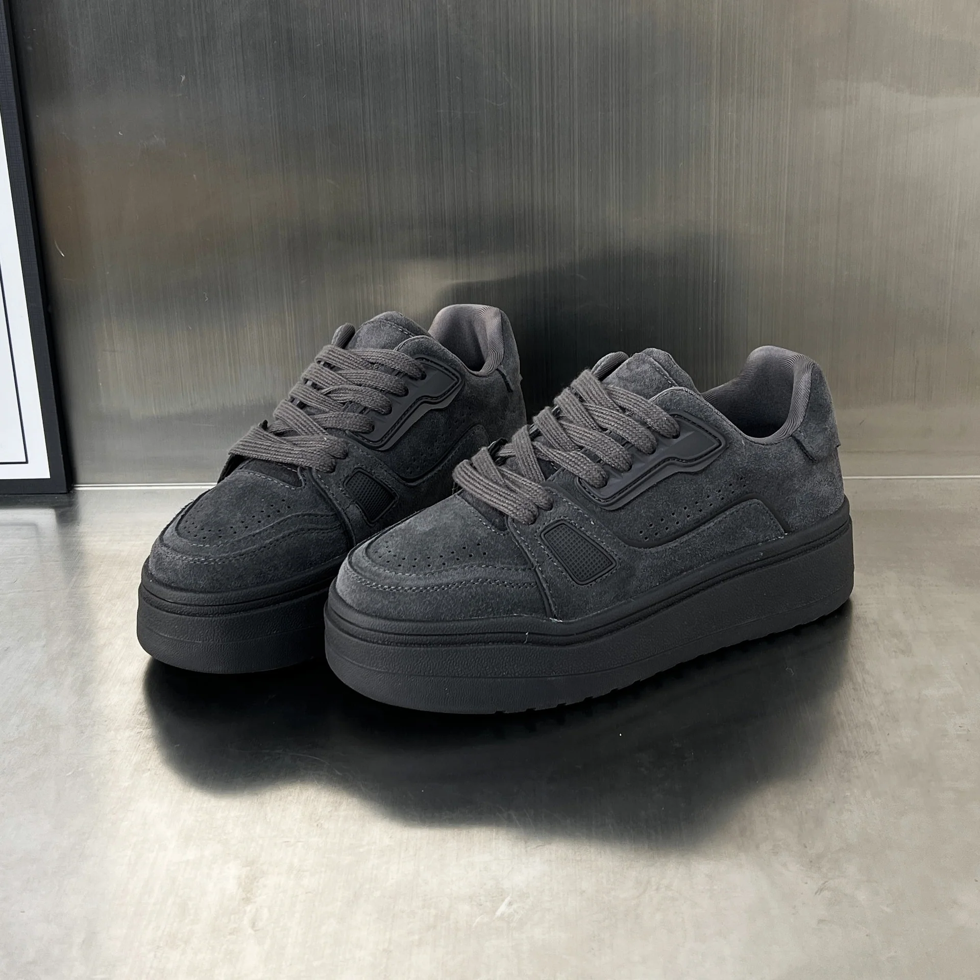 Damen Chunky Sneakers aus hochwertigem Wildleder mit bequemem Fußbett und rutschfester Sohle Heidi Mode - Image 6
