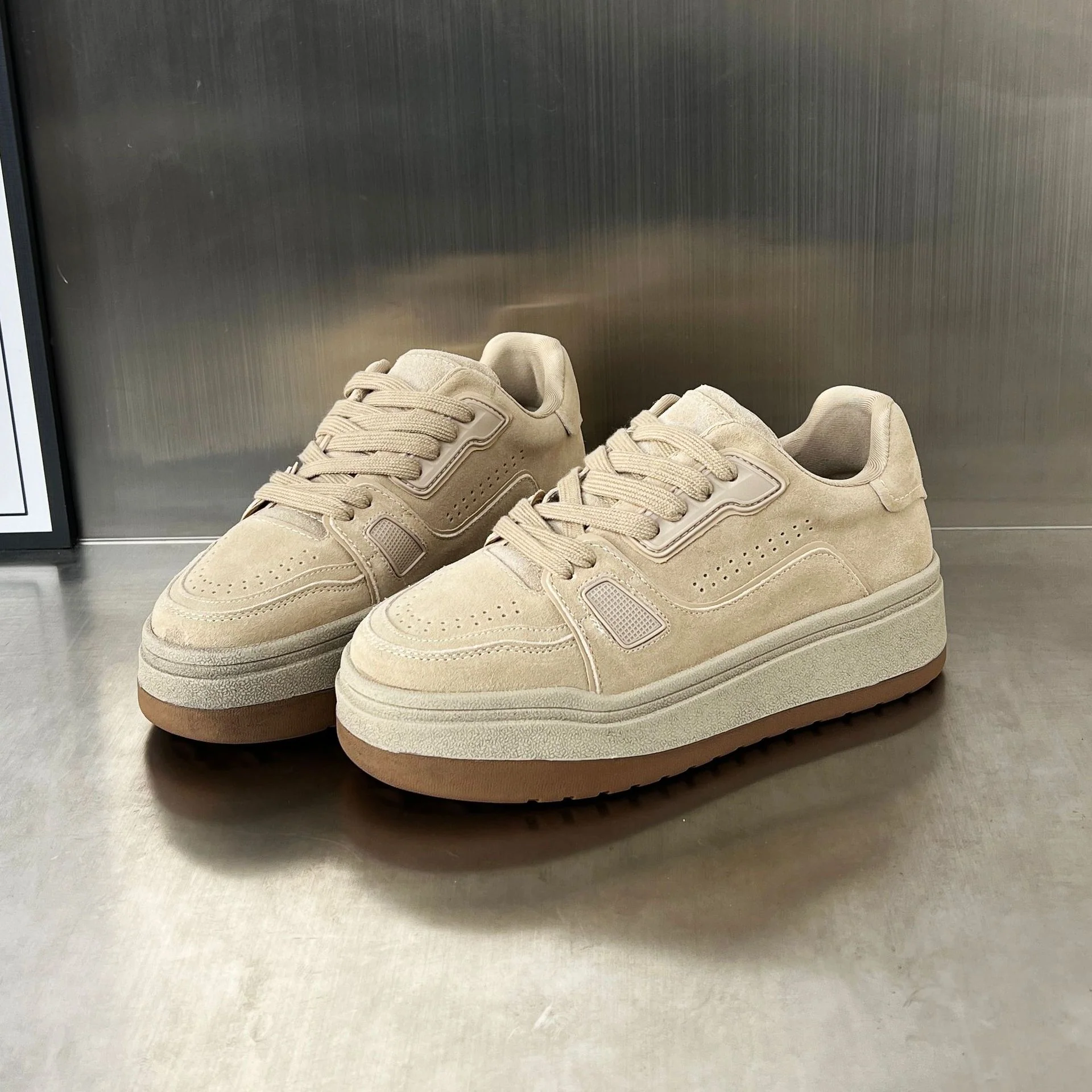Damen Chunky Sneakers aus hochwertigem Wildleder mit bequemem Fußbett und rutschfester Sohle Heidi Mode - Image 7