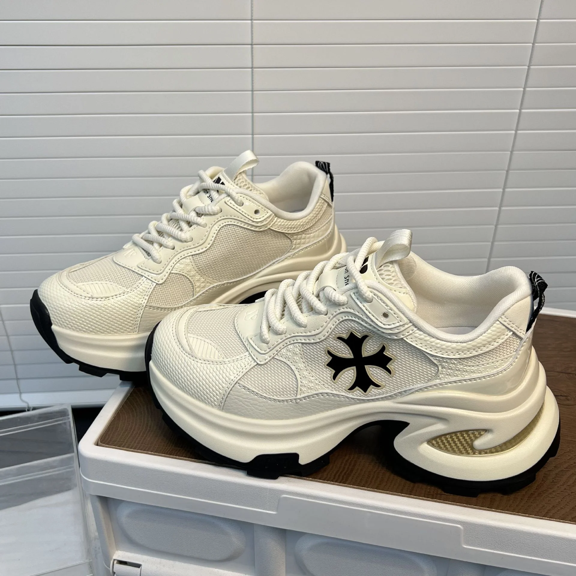 Damen Chunky Sneakers mit atmungsaktiver Mesh-Oberfläche und stabiler Sohle Heidi Mode - Image 2
