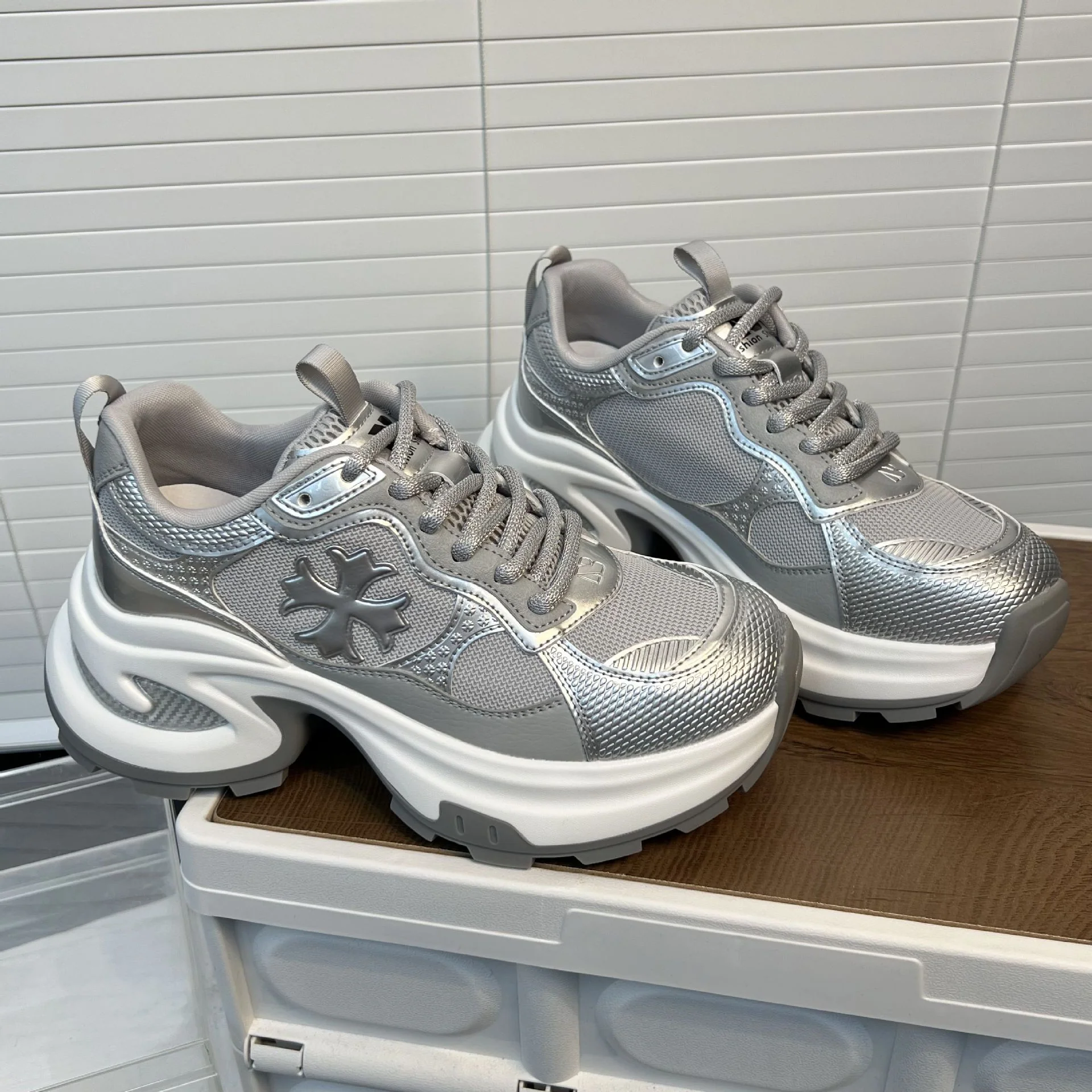 Damen Chunky Sneakers mit atmungsaktiver Mesh-Oberfläche und stabiler Sohle Heidi Mode - Image 4