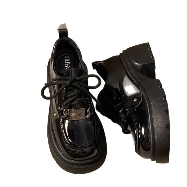 Damen Chunky Sneakers mit glänzender Oberfläche und modischem Anhänger Heidi Mode - Image 5