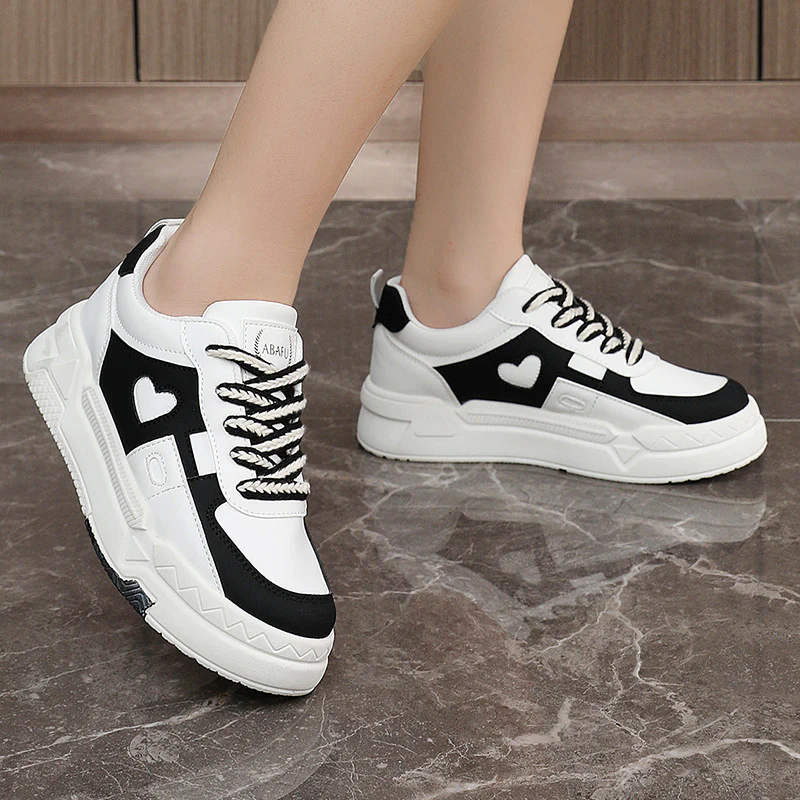 Damen Chunky Sneakers mit Herz-Applikation und dämpfender Sohle Heidi Mode - Image 3