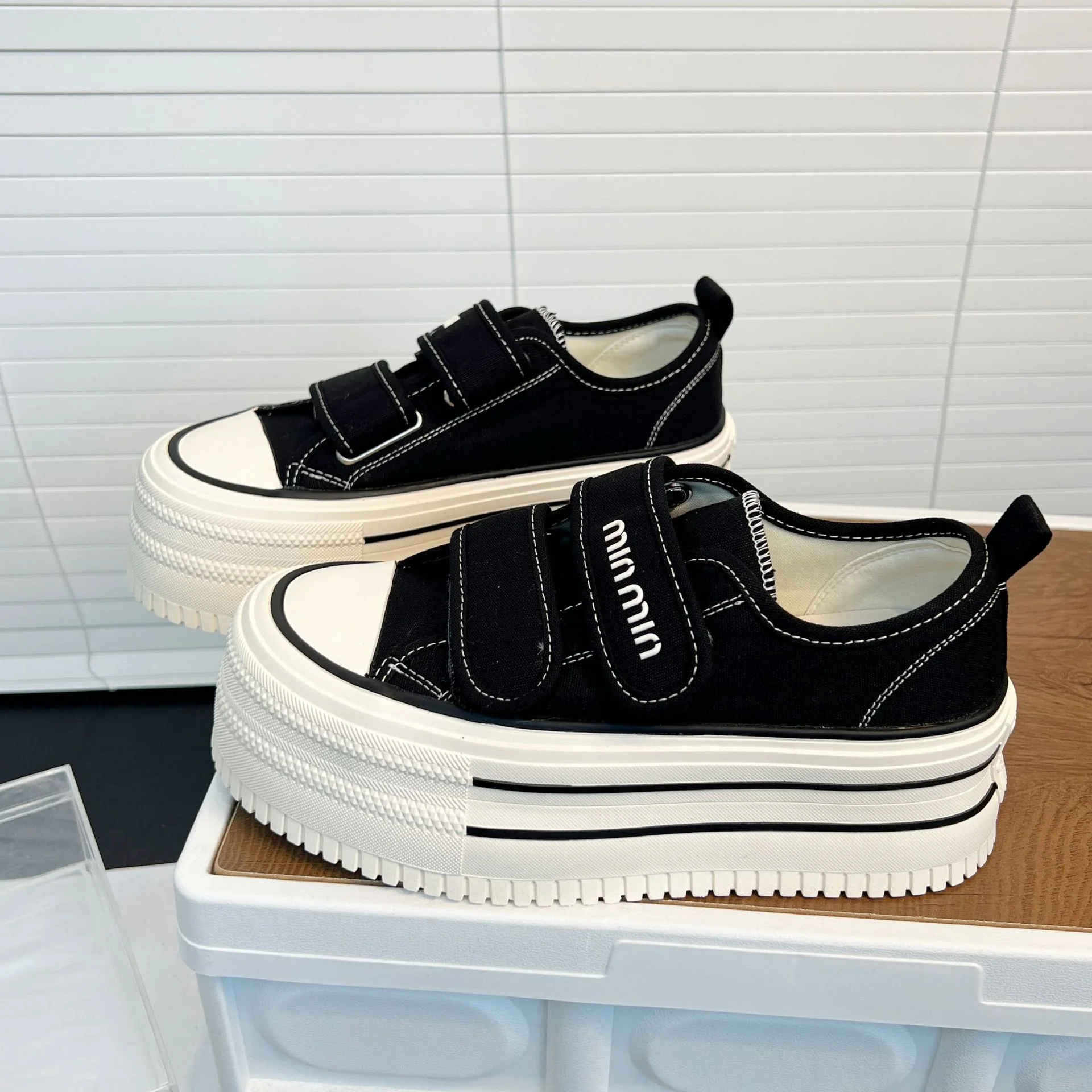 Damen Chunky Sneakers mit Klettverschluss und modischer Plateausohle Heidi Mode - Image 2