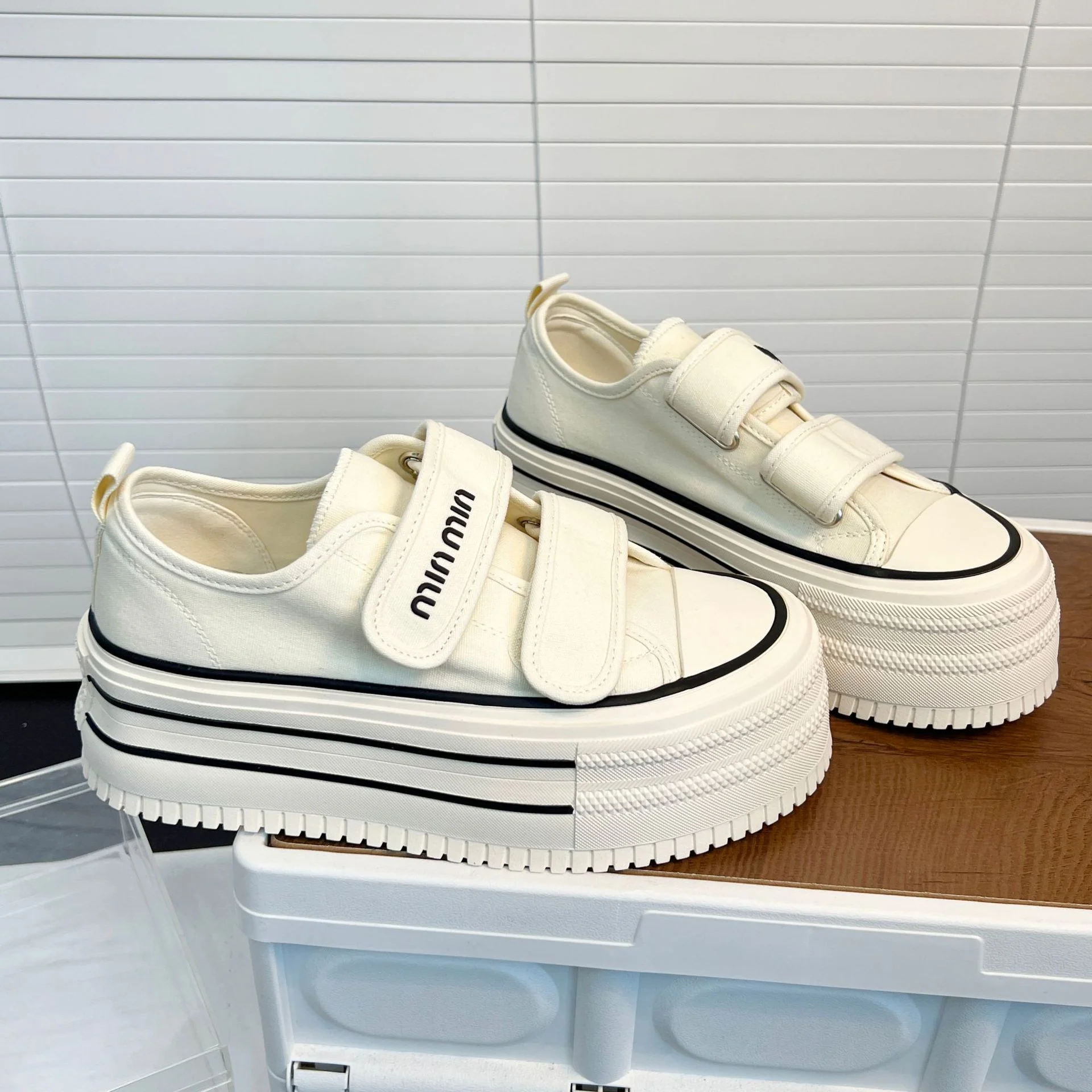 Damen Chunky Sneakers mit Klettverschluss und modischer Plateausohle Heidi Mode - Image 4