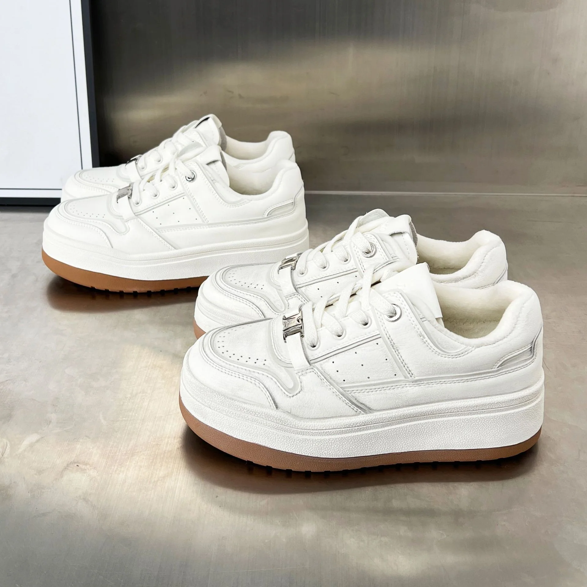 Damen Chunky Sneakers mit komfortablem Ansatz und trendiger Plateausohle Heidi Mode - Image 2