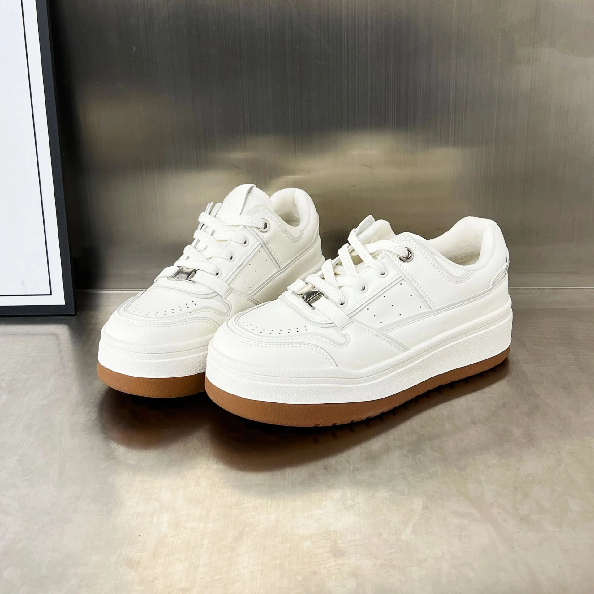 Damen Chunky Sneakers mit komfortablem Ansatz und trendiger Plateausohle Heidi Mode - Image 6