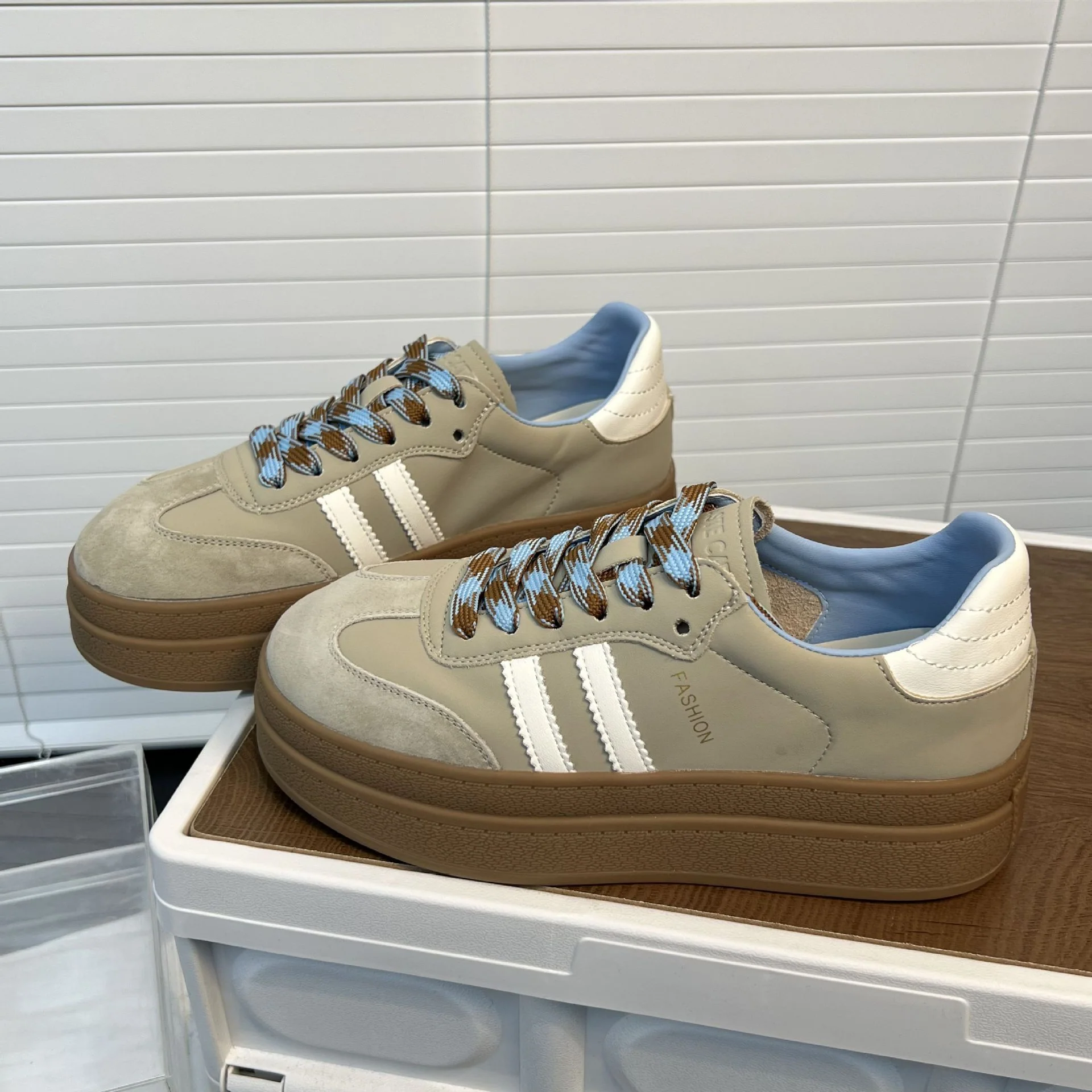 Damen Chunky Sneakers mit modischer Plateau-Sohle und atmungsaktiver Obermaterialstruktur Heidi Mode - Image 2