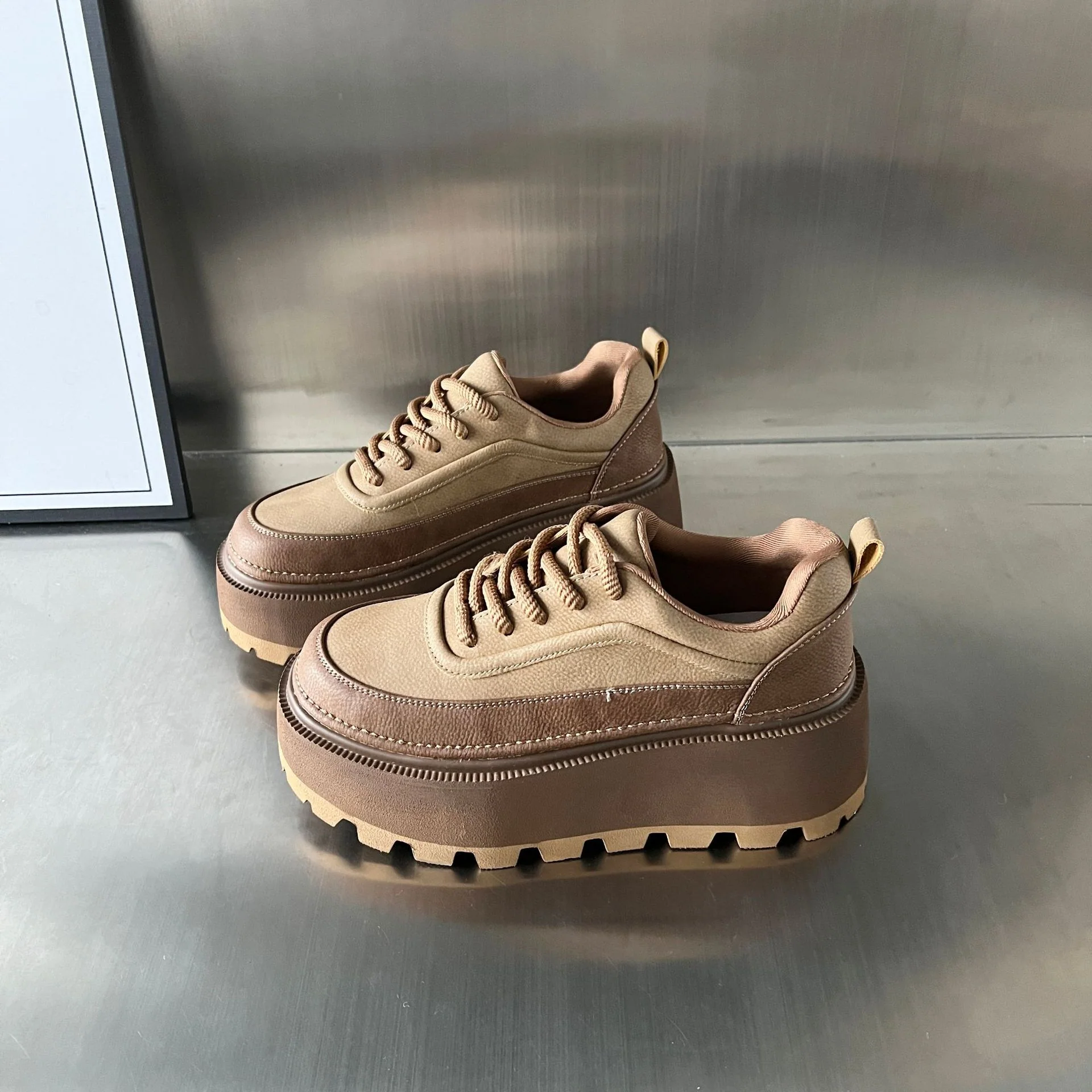 Damen Chunky Sneakers mit stablem Plateau und rutschfester Sohle Heidi Mode - Image 8