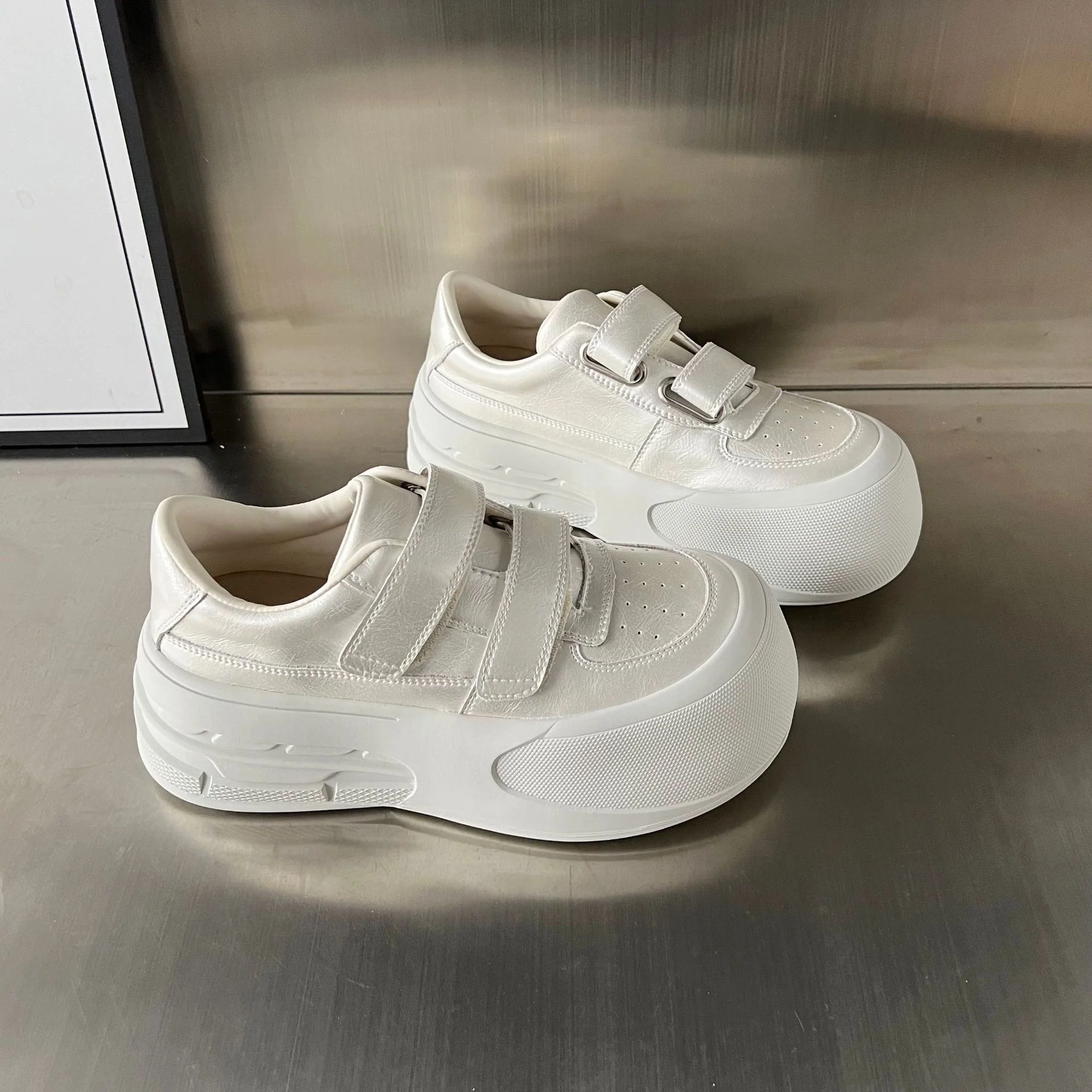 Damen Chunky Sneakers mit verstellbaren Klettverschlüssen und dämpfender Sohle Heidi Mode - Image 4