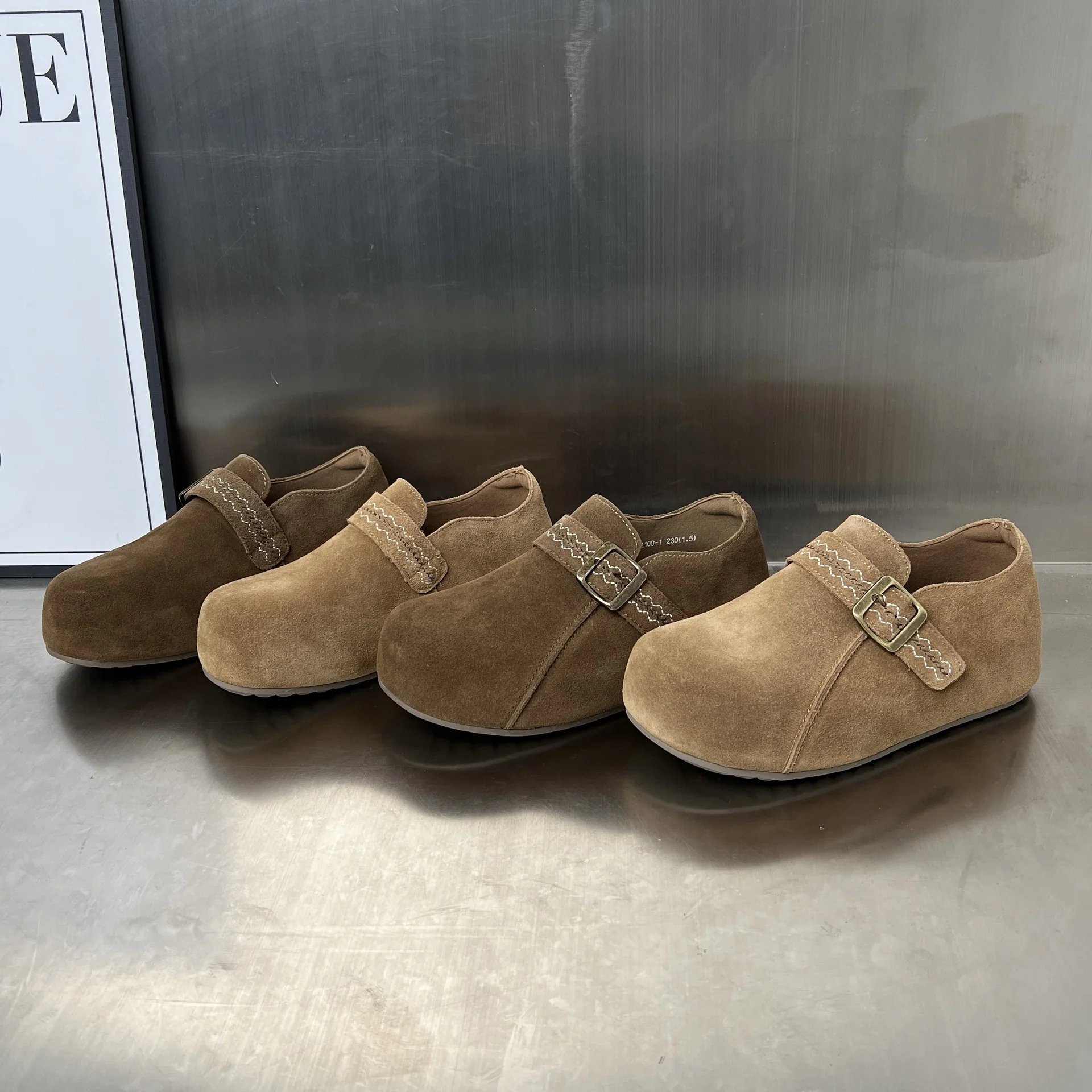 Damen Clogs aus hochwertigem Wildleder mit dekorativem Schnallenverschluss Heidi Mode - Image 3