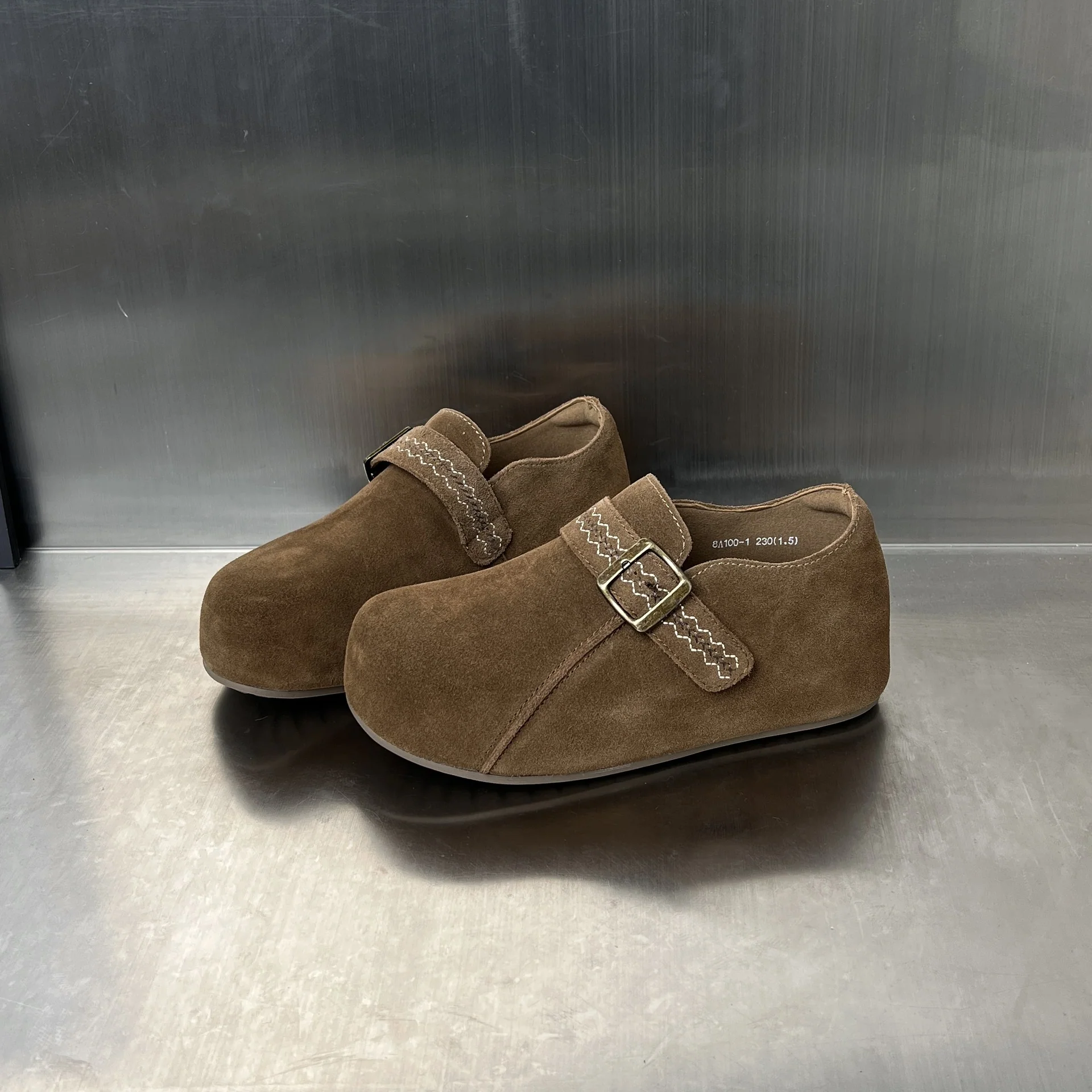 Damen Clogs aus hochwertigem Wildleder mit dekorativem Schnallenverschluss Heidi Mode - Image 6