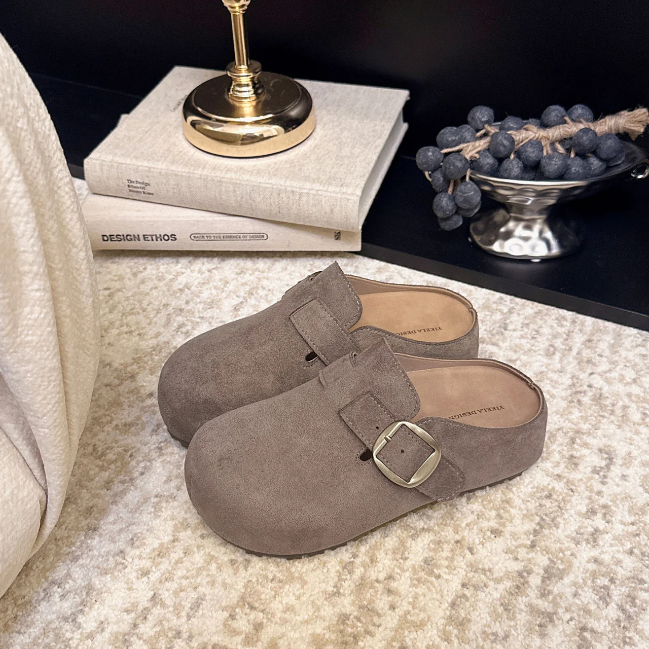 Damen Clogs aus hochwertigem Wildleder mit eleganter Schnalle Heidi Mode - Image 2
