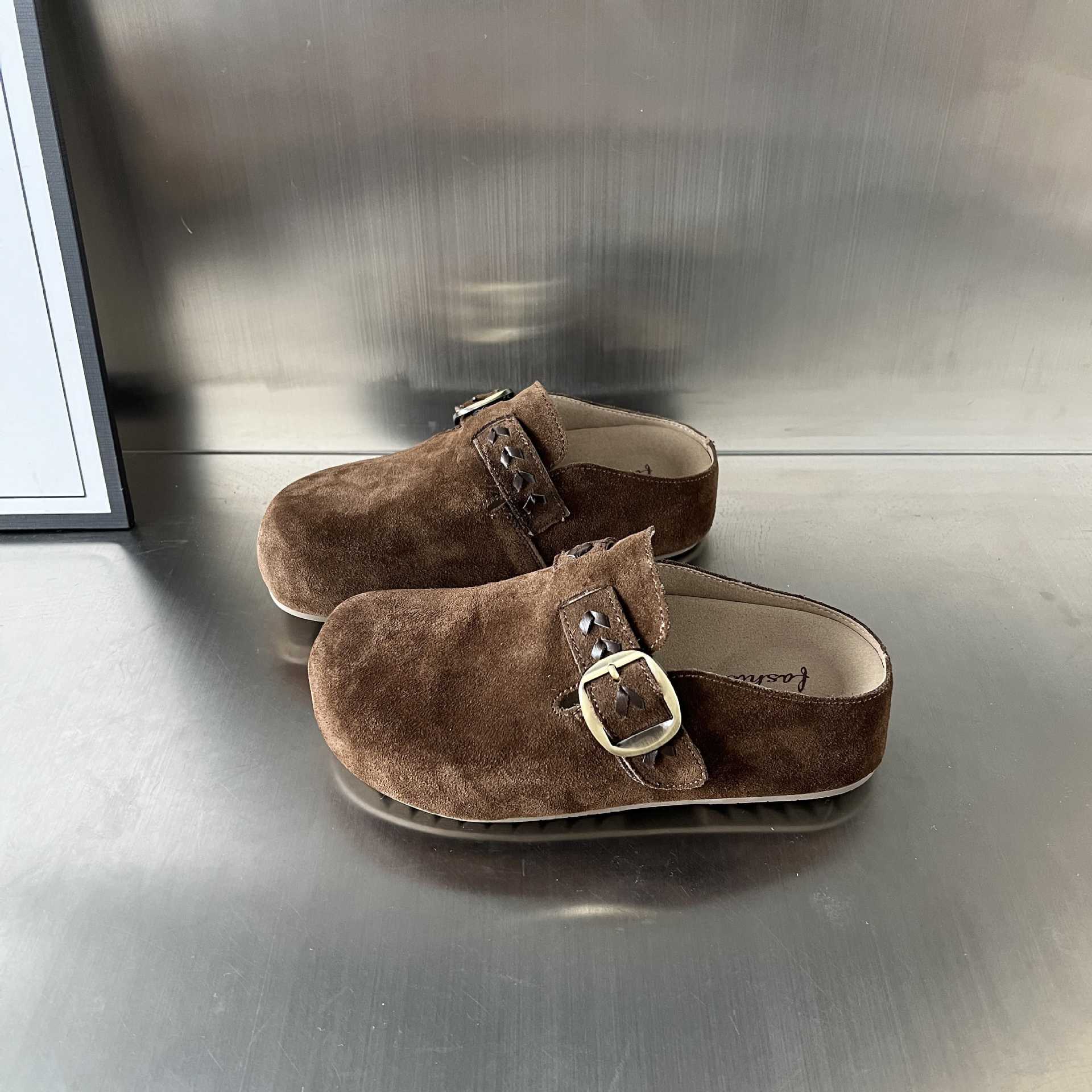 Damen Clogs aus hochwertigem Wildleder mit praktischer Schnallenverzierung Heidi Mode - Image 3
