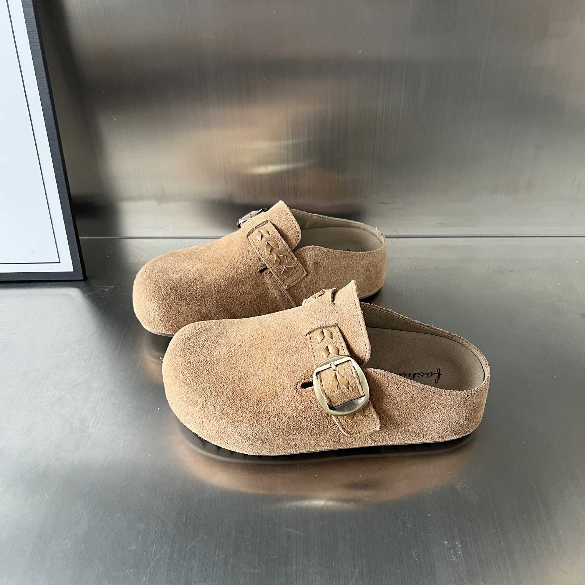 Damen Clogs aus hochwertigem Wildleder mit praktischer Schnallenverzierung Heidi Mode - Image 7