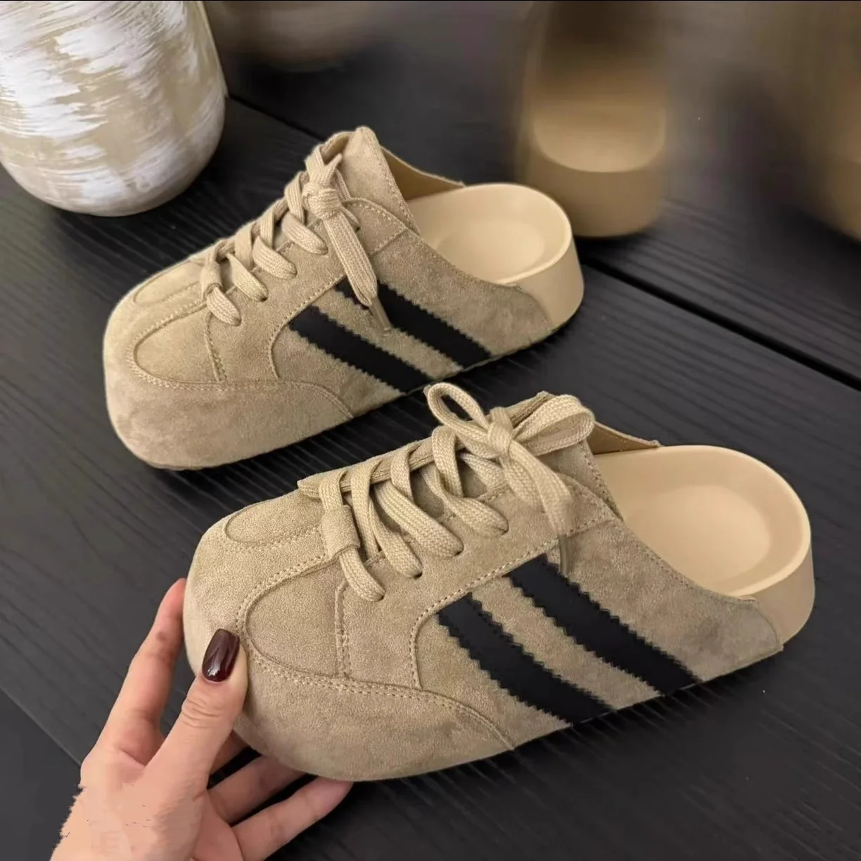 Damen Clogs im sportlichen Design mit hochwertigem Wildleder und klassischer Schnürung Heidi Mode - Image 3