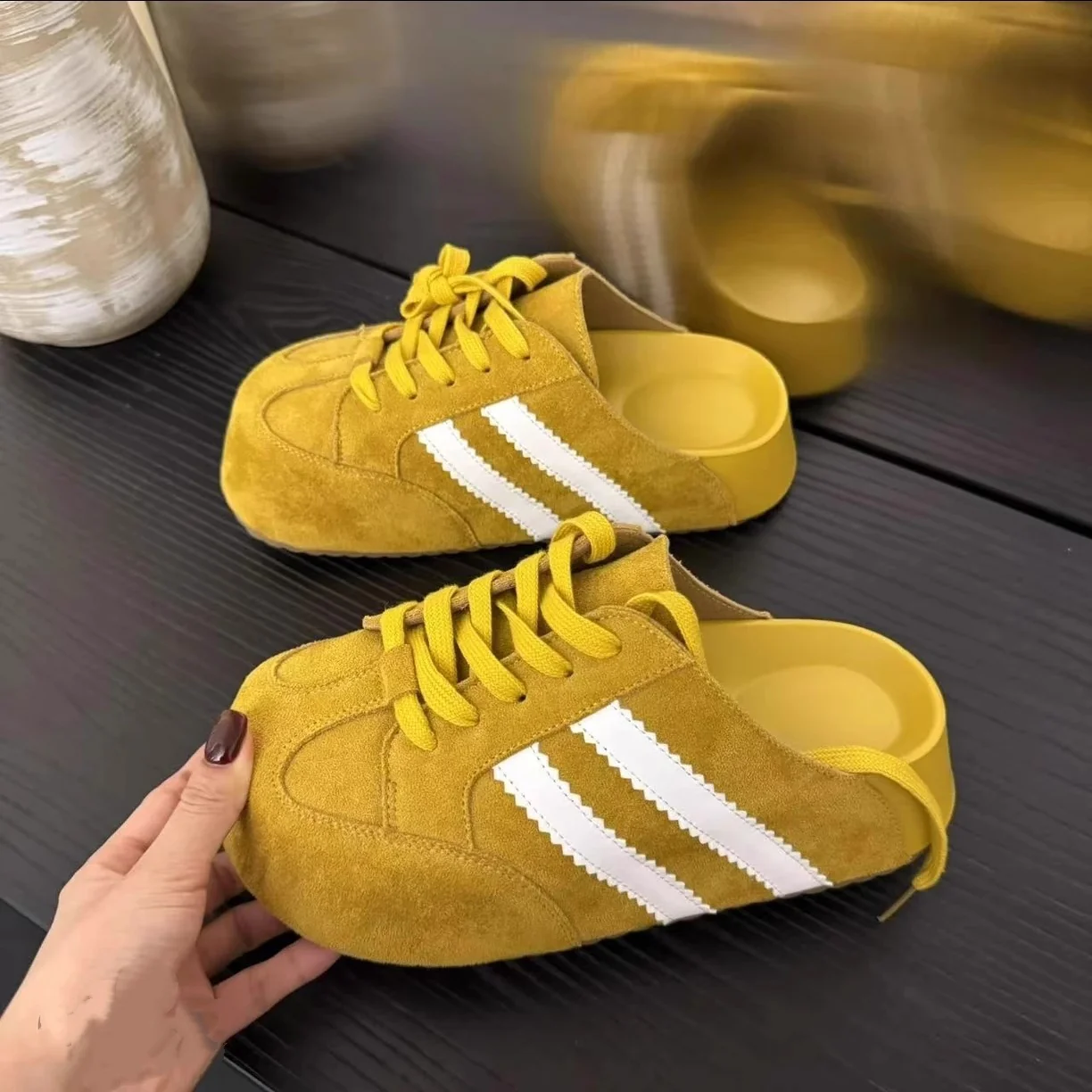 Damen Clogs im sportlichen Design mit hochwertigem Wildleder und klassischer Schnürung Heidi Mode - Image 4
