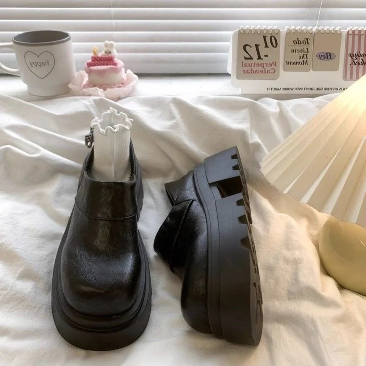 Damen Clogs mit anspruchsvollem Design und extravaganten Details Heidi Mode - Image 5
