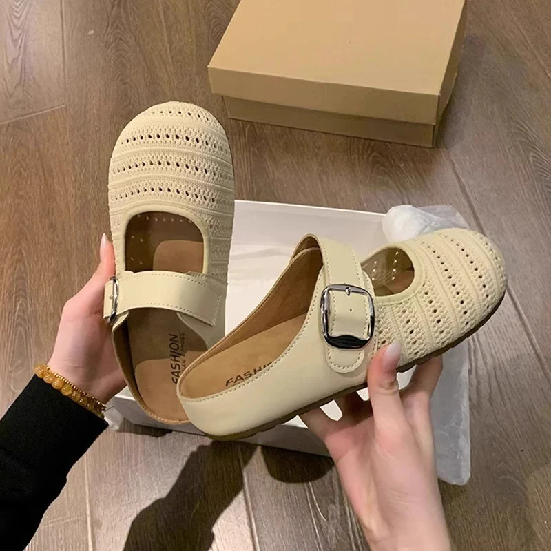 Damen Clogs mit modischem Riemen und atmungsaktiver Oberflächenstruktur Heidi Mode - Image 6