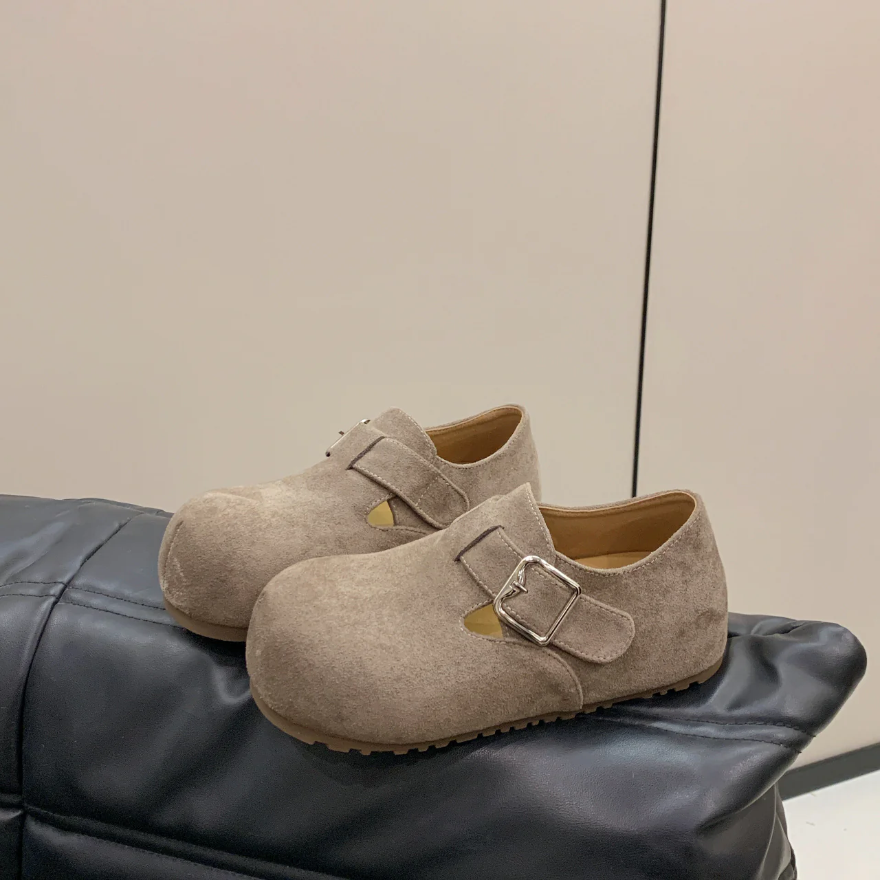 Damen Clogs mit modischer Schnalle und ergonomischem Fußbett Heidi Mode - Image 2