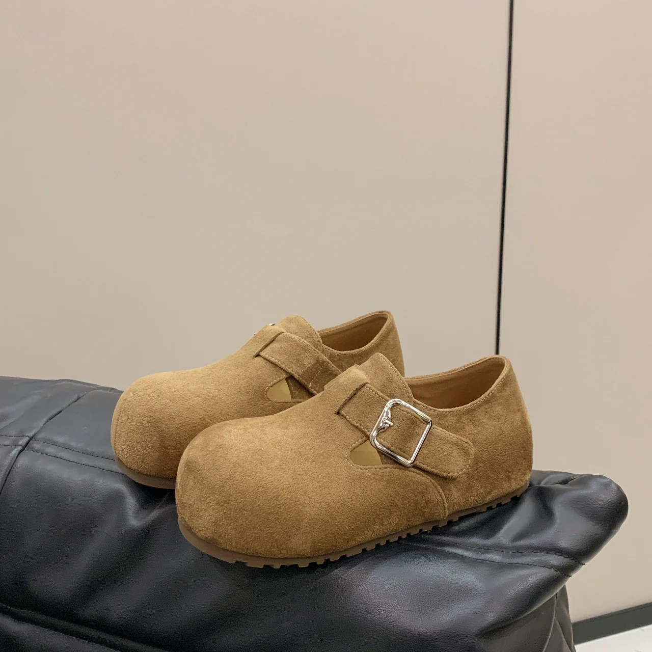 Damen Clogs mit modischer Schnalle und ergonomischem Fußbett Heidi Mode - Image 3