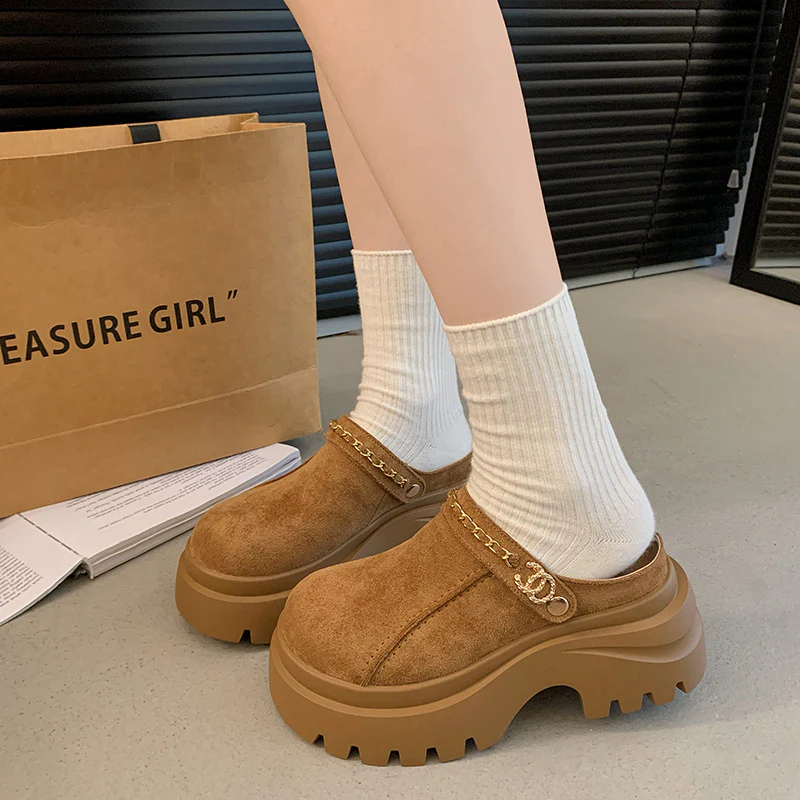 Damen Clogs mit trendiger Logoplatte und rutschsicherer Sohle Heidi Mode - Image 2