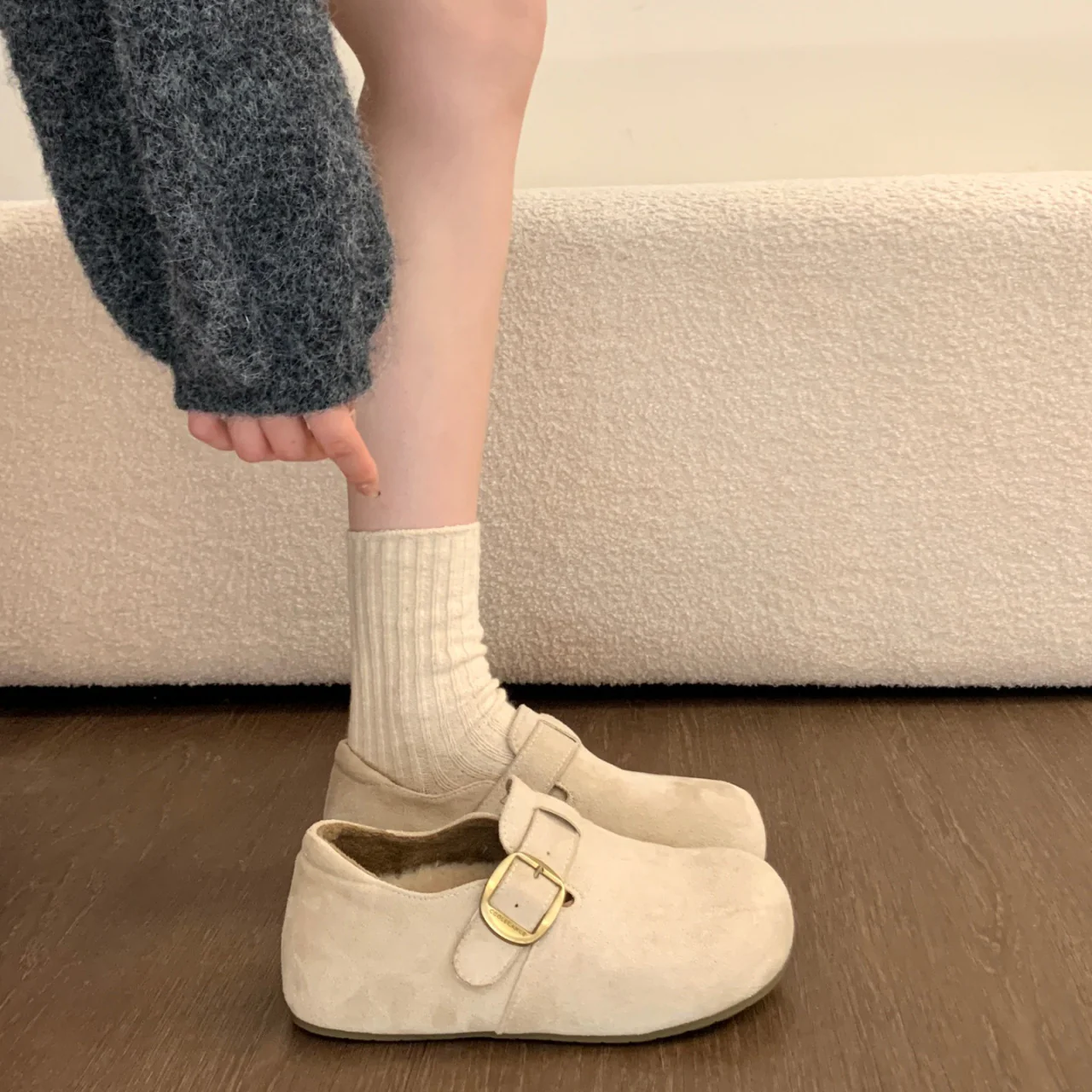 Damen Clogs mit weich gepolstertem Innenfutter und verstellbarem Riemen Heidi Mode - Image 6