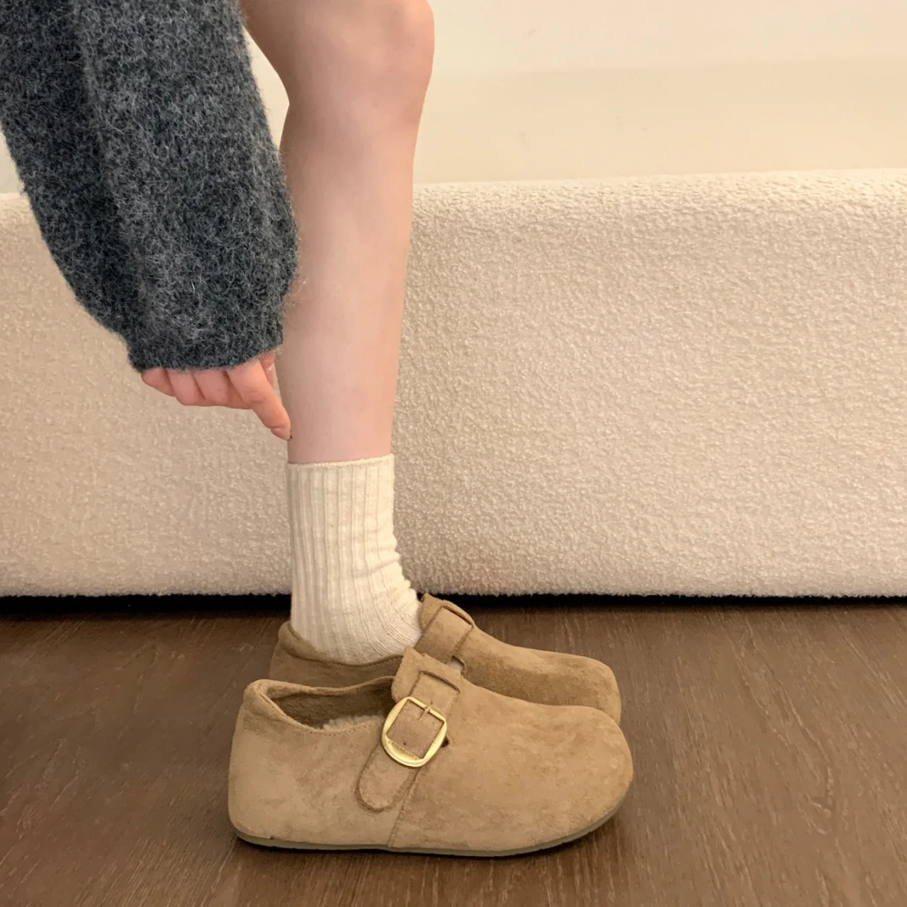 Damen Clogs mit weich gepolstertem Innenfutter und verstellbarem Riemen Heidi Mode - Image 7