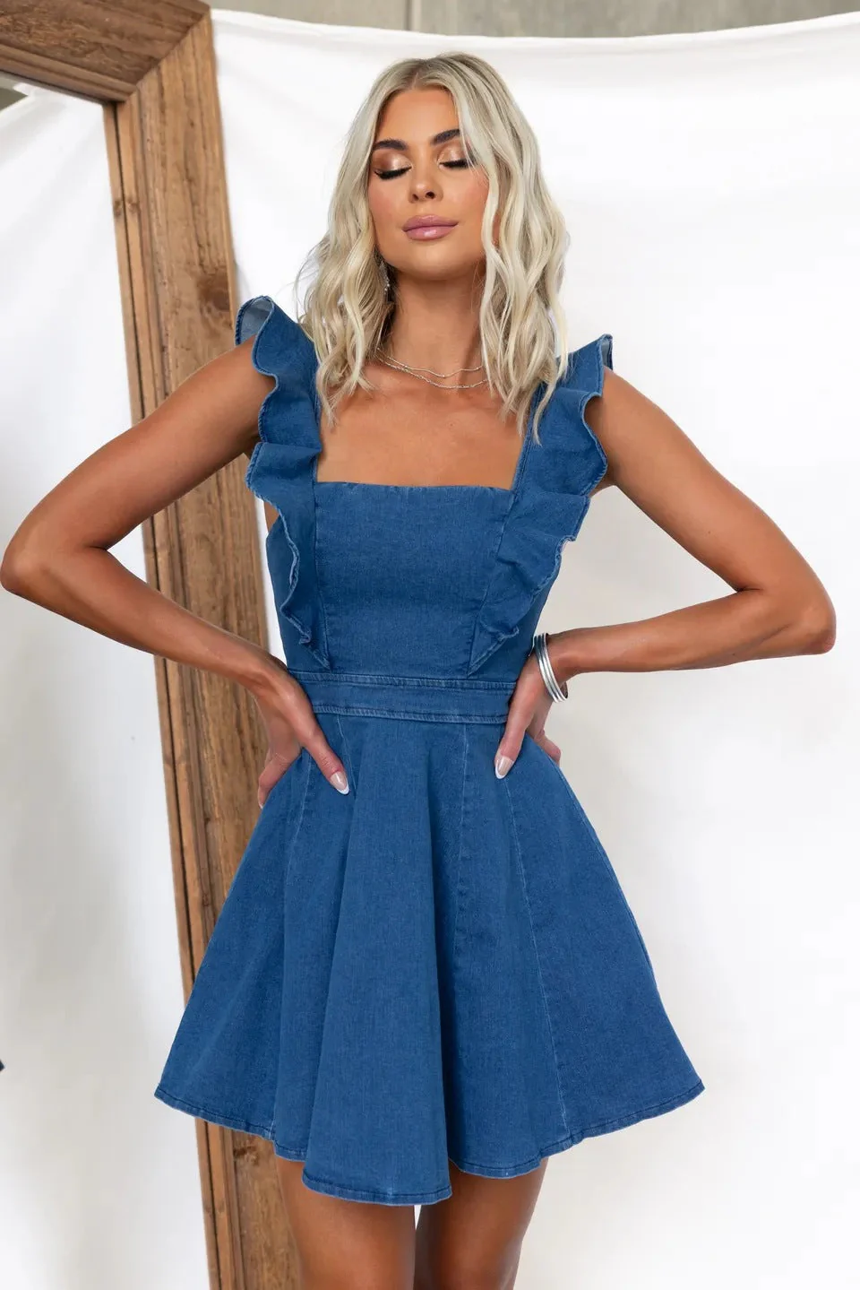 Damen Denim-Kleid mit Rüschendetails und Femininer Silhouette Heidi-Mode - Image 7