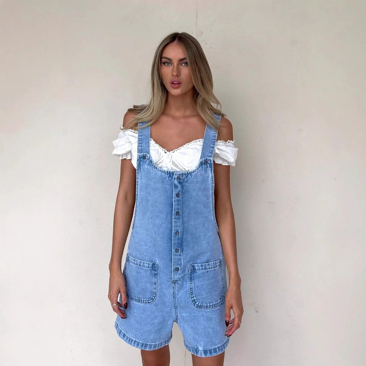 Damen Denim-Latzhose mit Praktischen Taschen und Knöpfbarem Design Heidi-Mode - Image 4