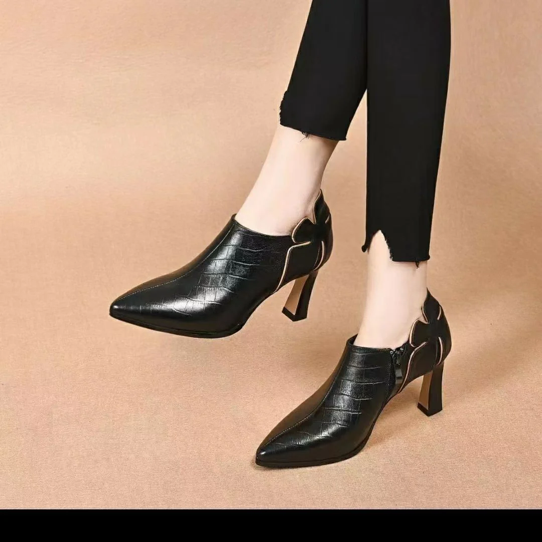 Damen elegante Absatzstiefel mit modischem Krokodil-Leder-Look und stilvollem Schnitt Heidi Mode - Image 3