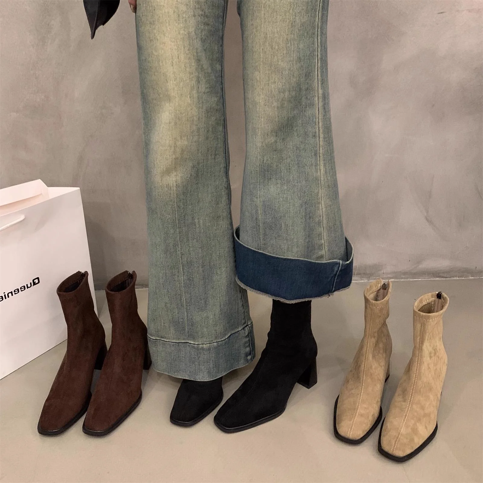 Damen Elegante Ankle Boots mit Hochwertigem Veloursleder und Robuster Blockabsatz Heidi Mode - Image 4