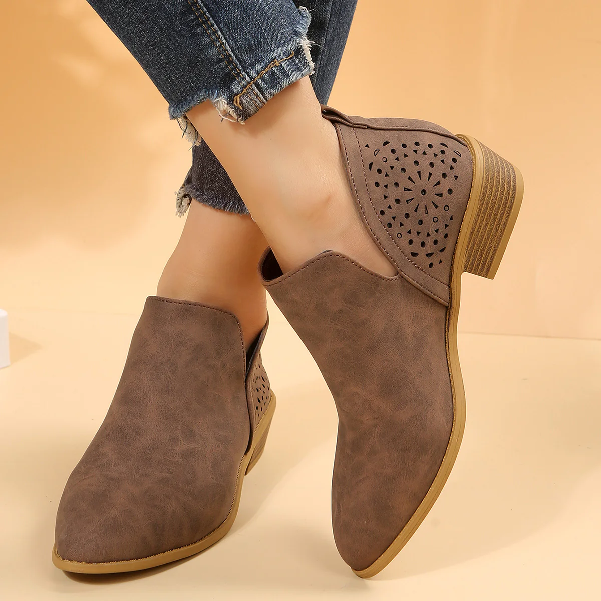 Damen Elegante Ankle Boots mit luftiger Lochmuster-Optik Heidi Mode - Image 3
