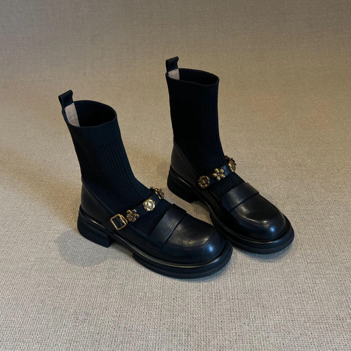 Damen Elegante Ankle Boots mit modischem Strickschaft und dekorativen Schnallen Heidi Mode - Image 6