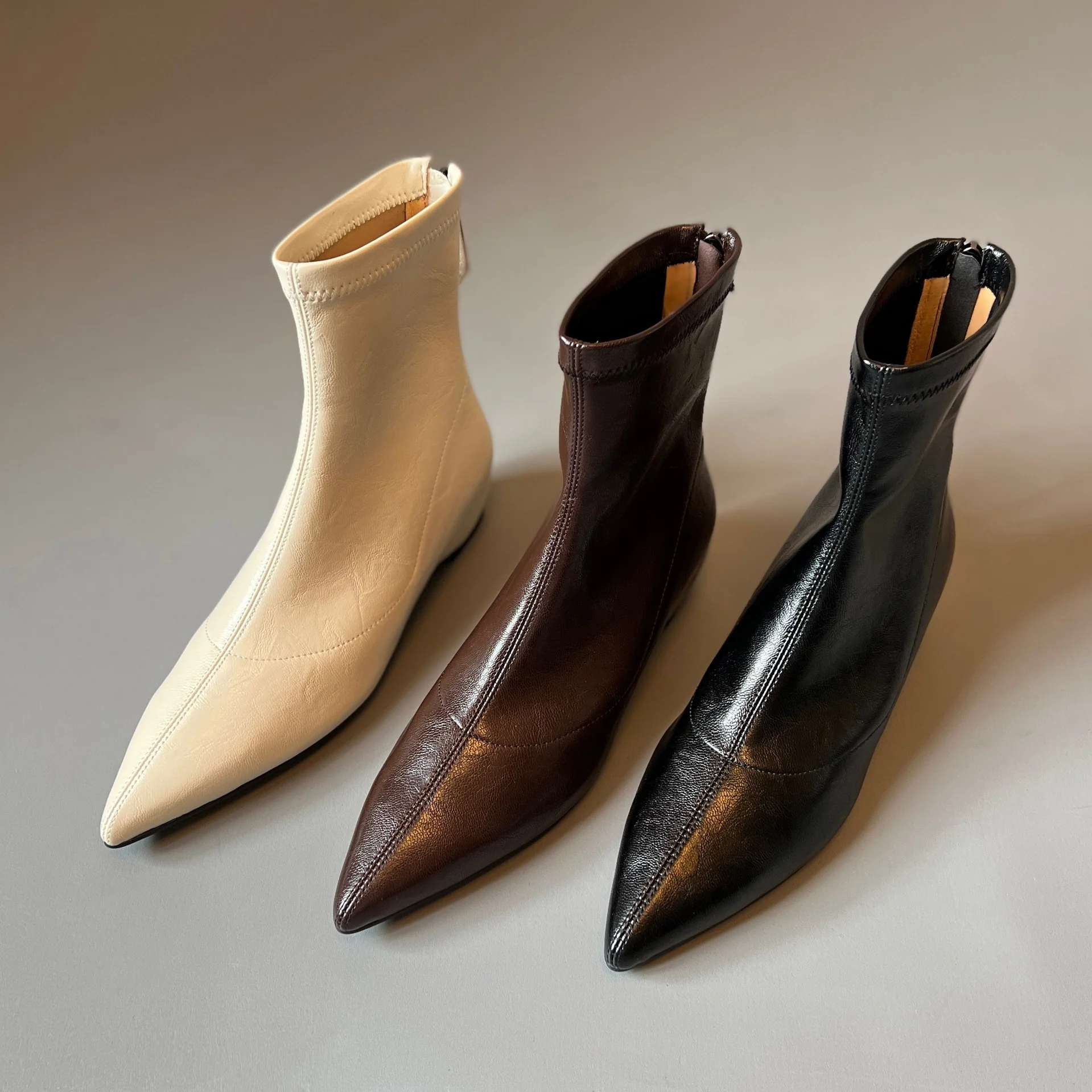 Damen elegante Ankle Boots mit spitzem Schnitt und dekorativem Reißverschluss Heidi Mode - Image 3