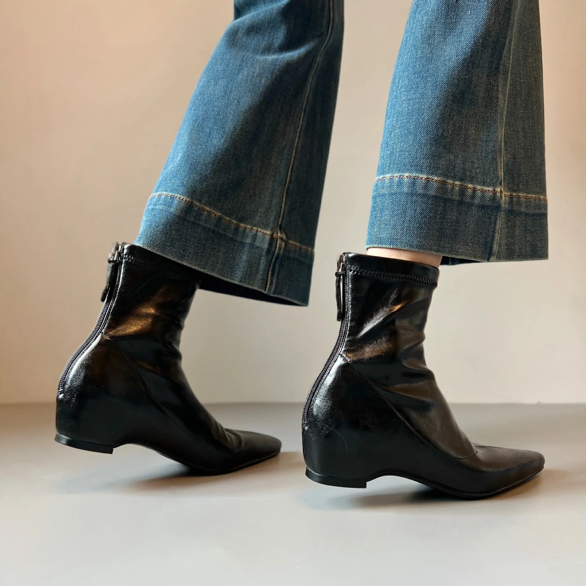 Damen elegante Ankle Boots mit spitzem Schnitt und dekorativem Reißverschluss Heidi Mode - Image 4