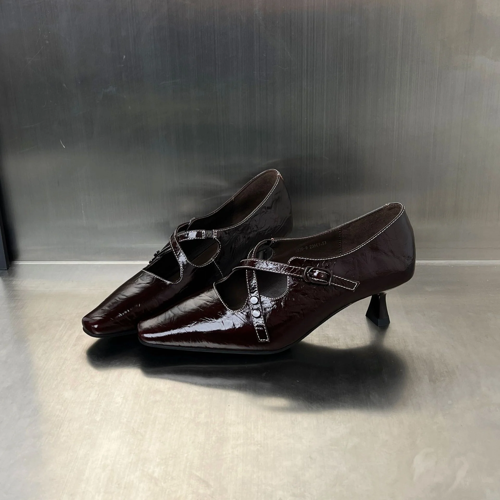 Damen elegante Ballerina Schuhe mit verstellbarem Riemen und glänzendem Obermaterial Heidi Mode - Image 2