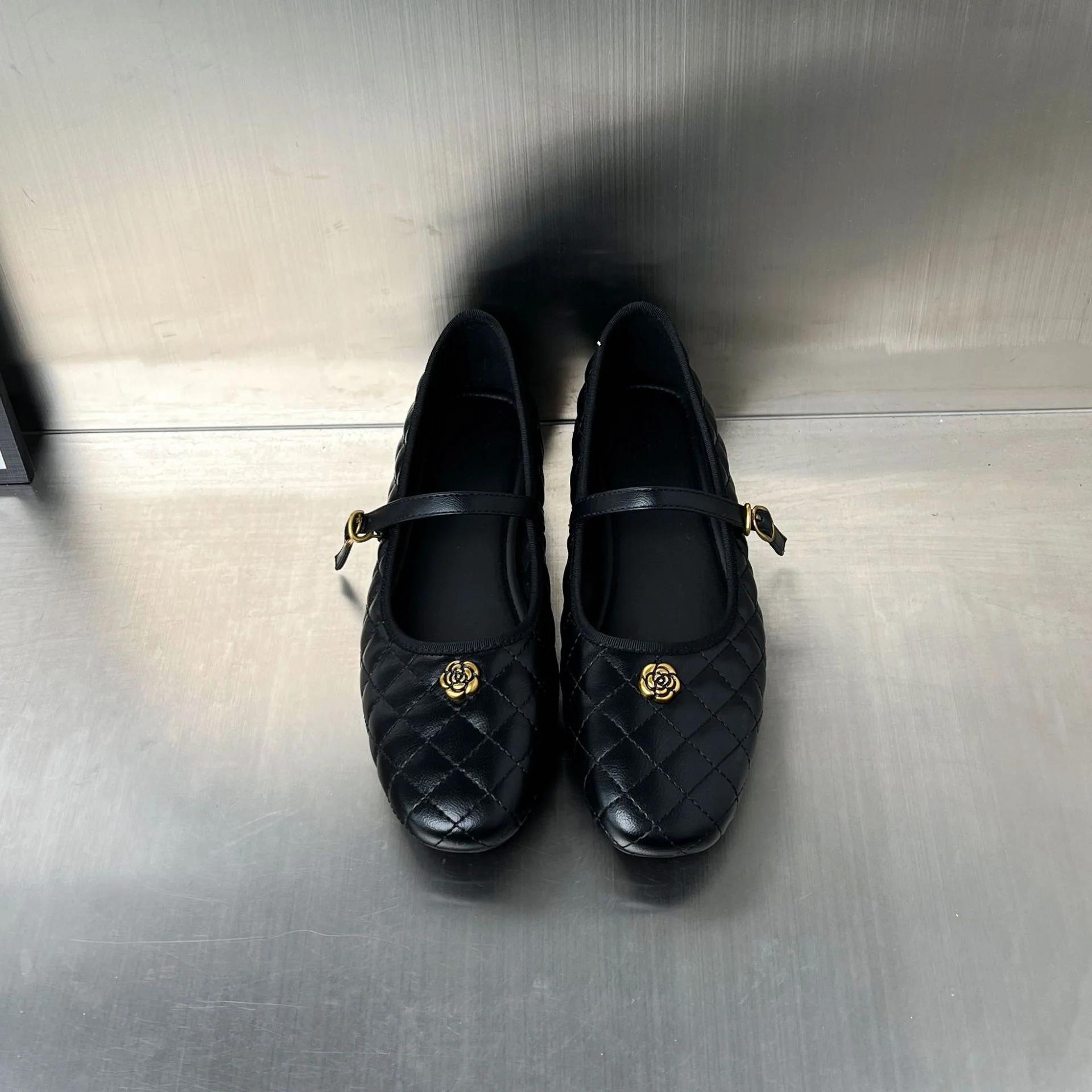 Damen elegante Ballerinas mit bequemer Riemenverzierung und edler Steppung Heidi Mode - Image 3