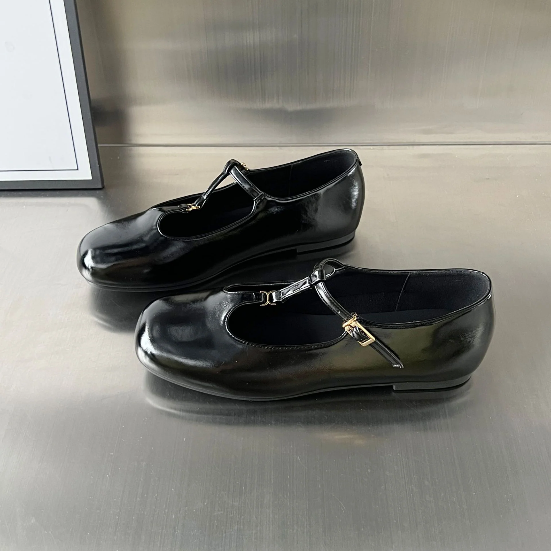 Damen Elegante Ballerinas mit doppeltem Riemen und modischem Glanzleder Heidi Mode - Image 6